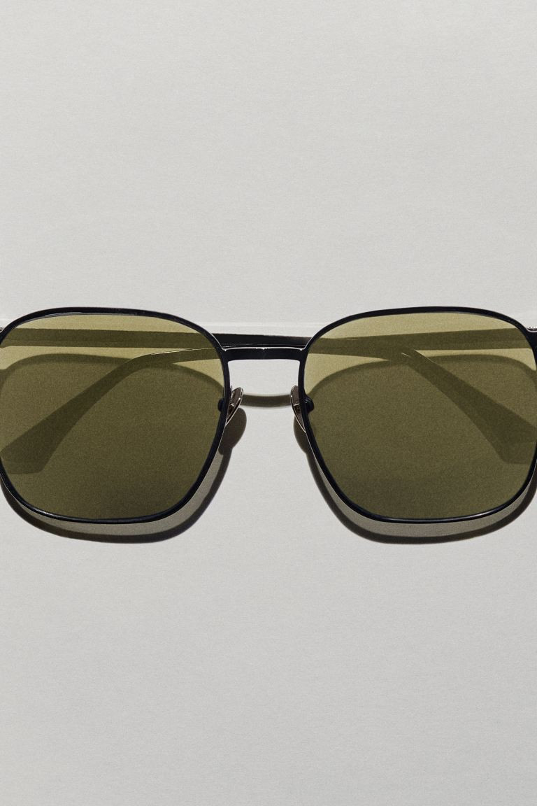 Sunglasses with storage pouch | H&M (UK, MY, IN, SG, PH, TW, HK)