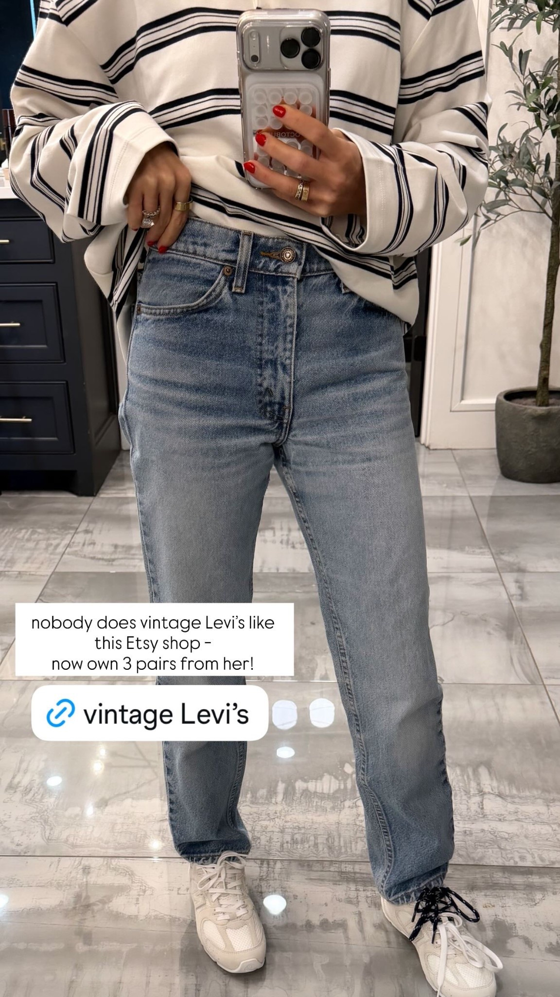 nobody does vintage Levi’s like this Etsy shop -
now own 3 pairs from her! @denimvintagetresors