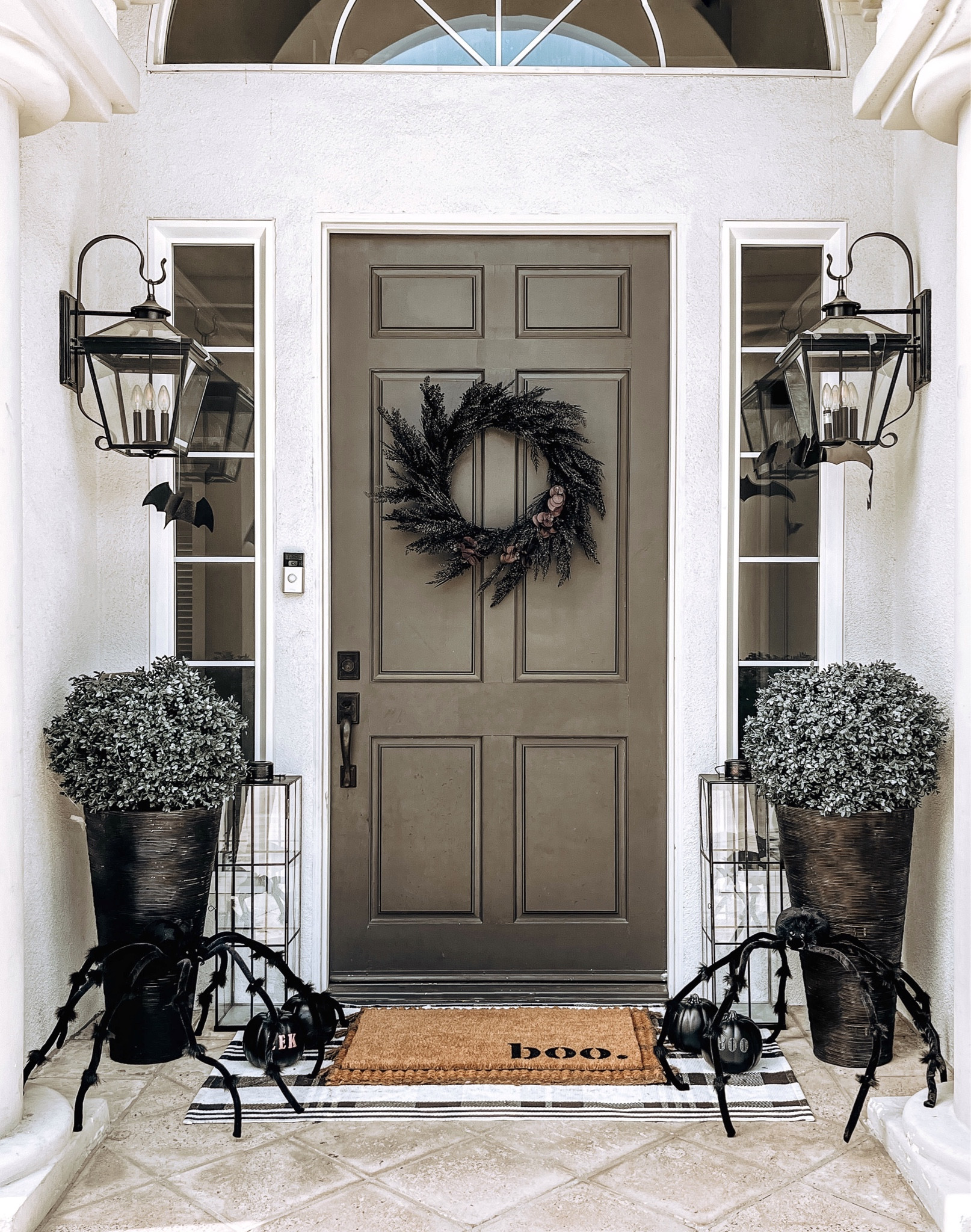 Halloween front door 


#LTKhome #LTKHalloween #LTKstyletip