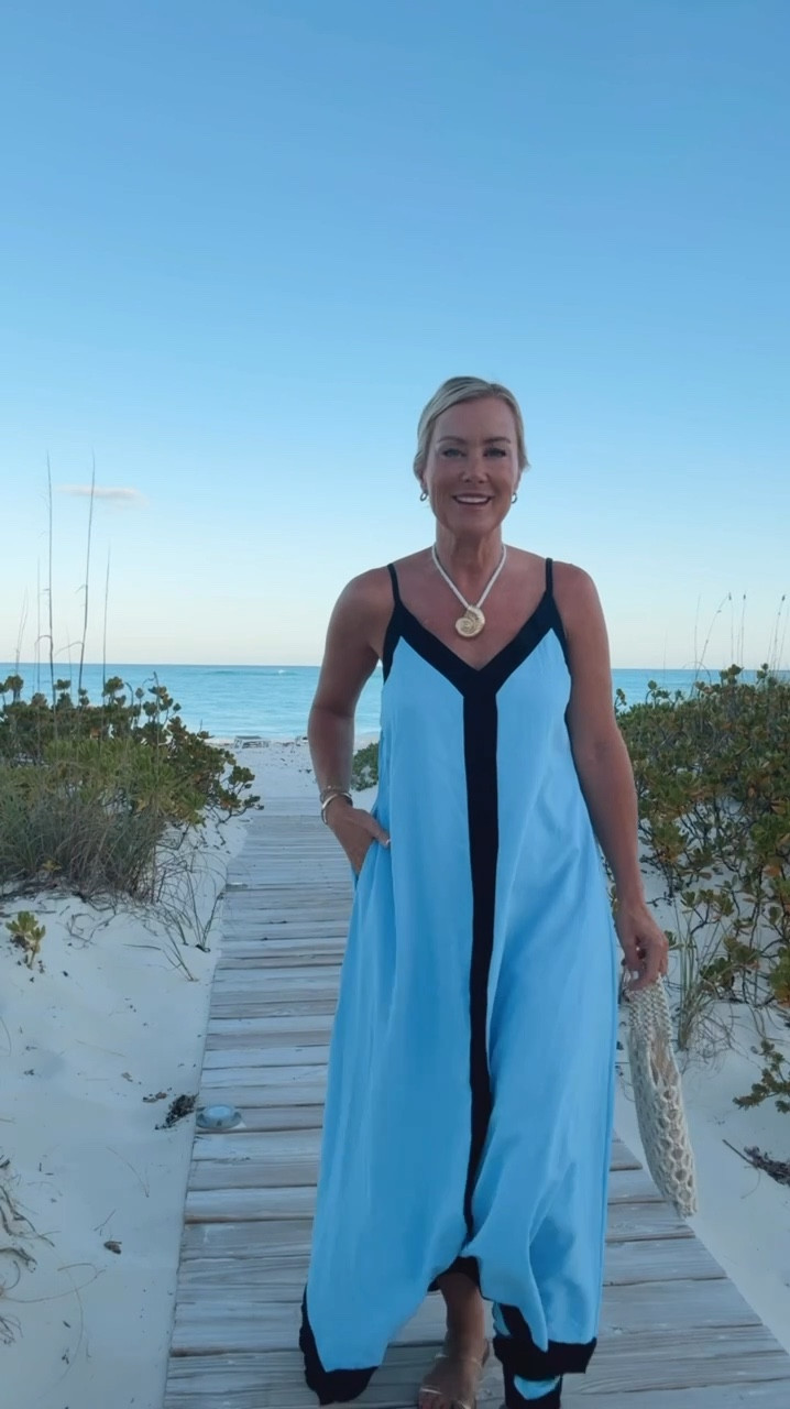 Amazon nails the resort styles!! This dress is a stunner! Fully lined with adjustable straps & pockets! 💙

Size small dress

#LTKFindsUnder50 #LTKTravel #LTKSeasonal