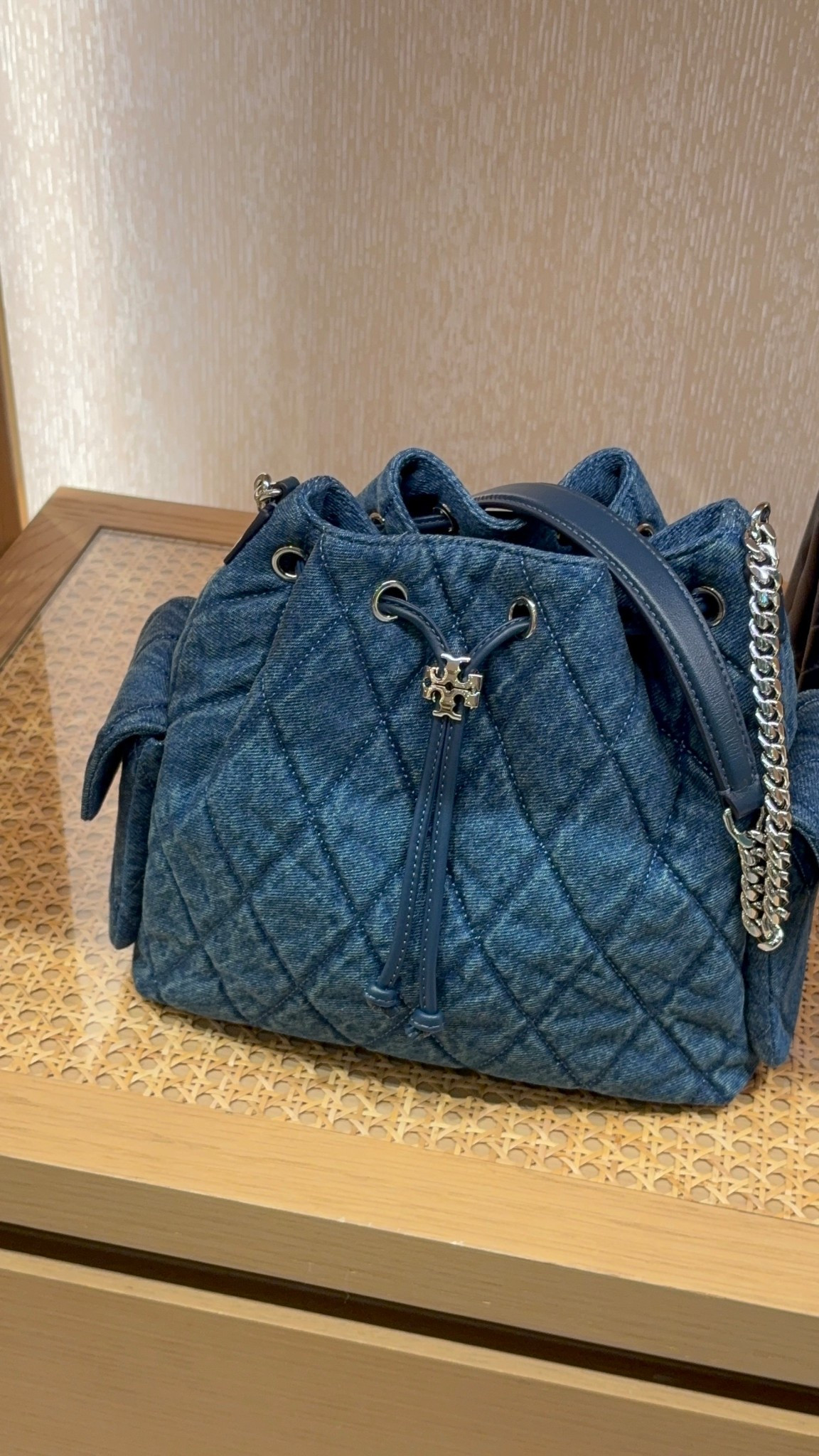 Everyone is obsessed with the Charlie bag bu Tory Burch! Its a perfect bag for summer!

#LTKootd