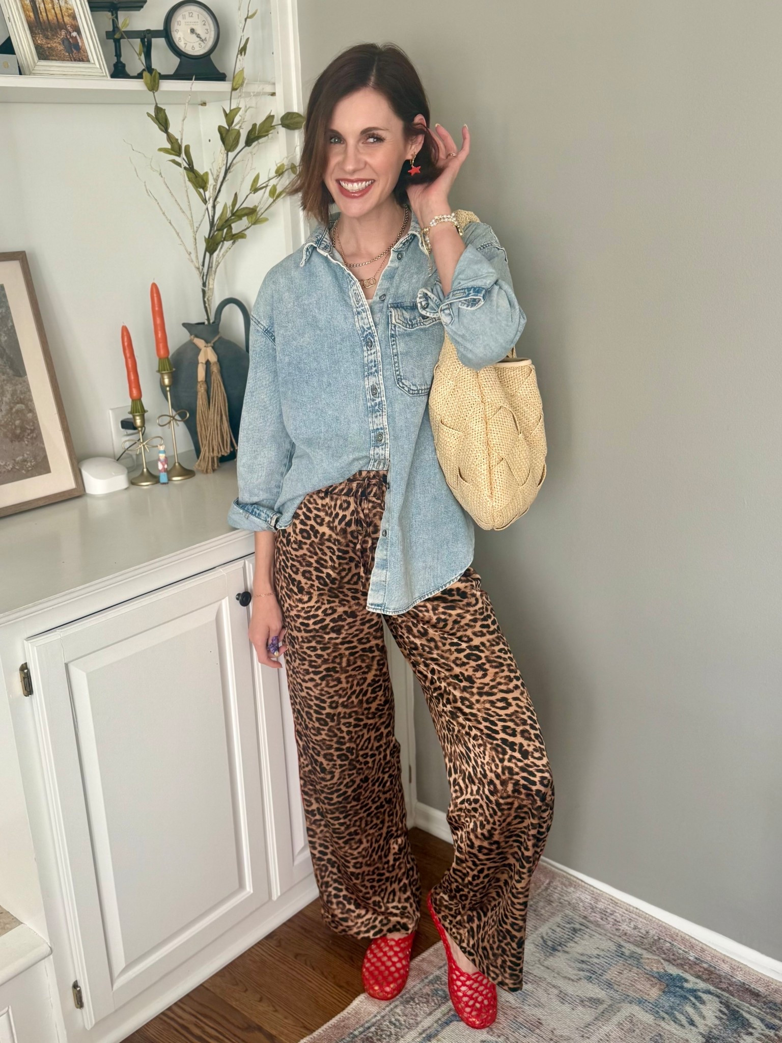 Comfy but chic spring outfit! These silk pants are from a local boutique but I’ve liked everything else!

Casual mom style | casual but chic | nickel and suede style | SOL and Selene bags | woven purse | sori f fashion | jelly shoes | red flats | red jellies

#LTKootd #LTKSaleAlert #LTKgrwm