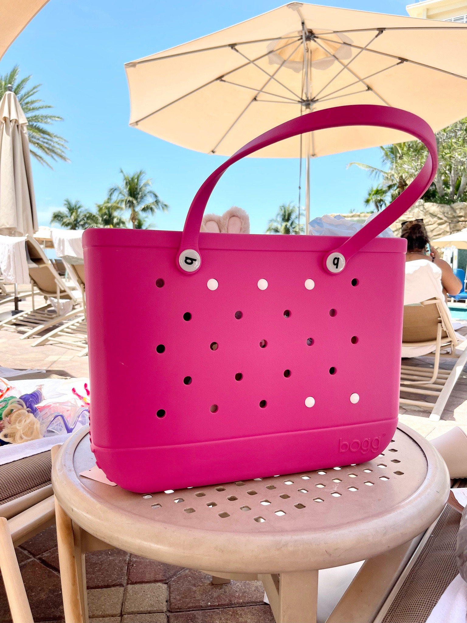 Hot pink best sale bogg bag