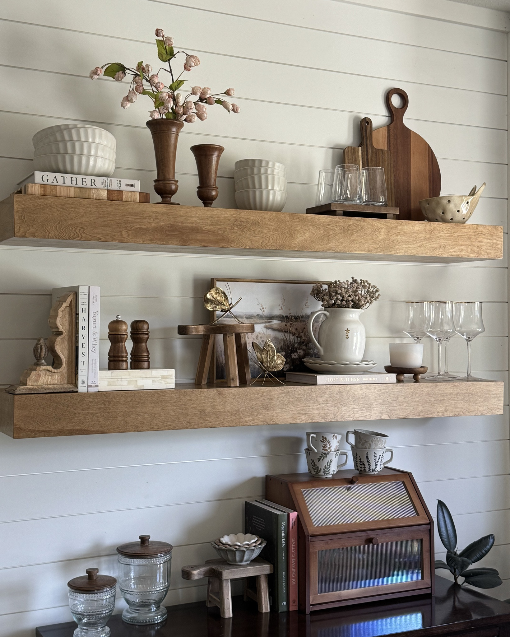 Spring shelf styling 🌼