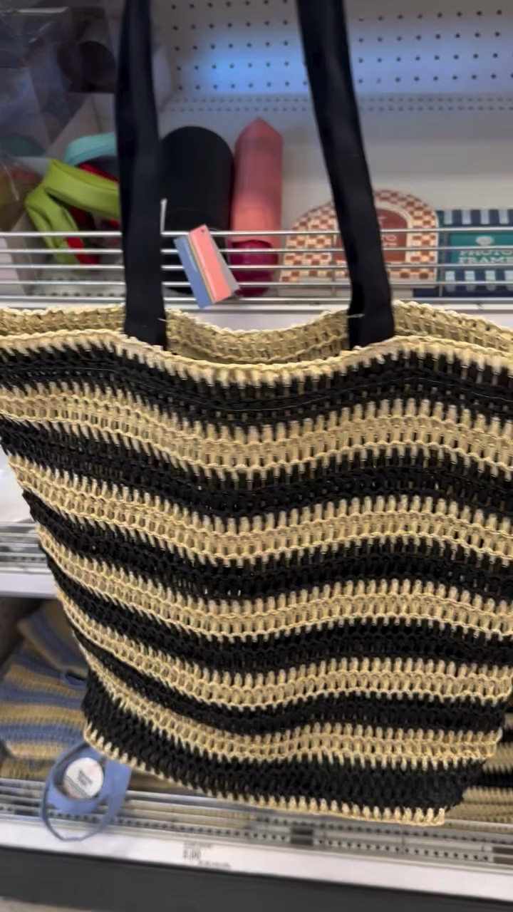 Run to Target for these beach totes! Can’t believe they’re only $5 in the bullseye playground! 🏃‍♀️🏃‍♀️🏃‍♀️

Link in bio!

#target #targetstyle #targetfinds #targethaul #springstyle