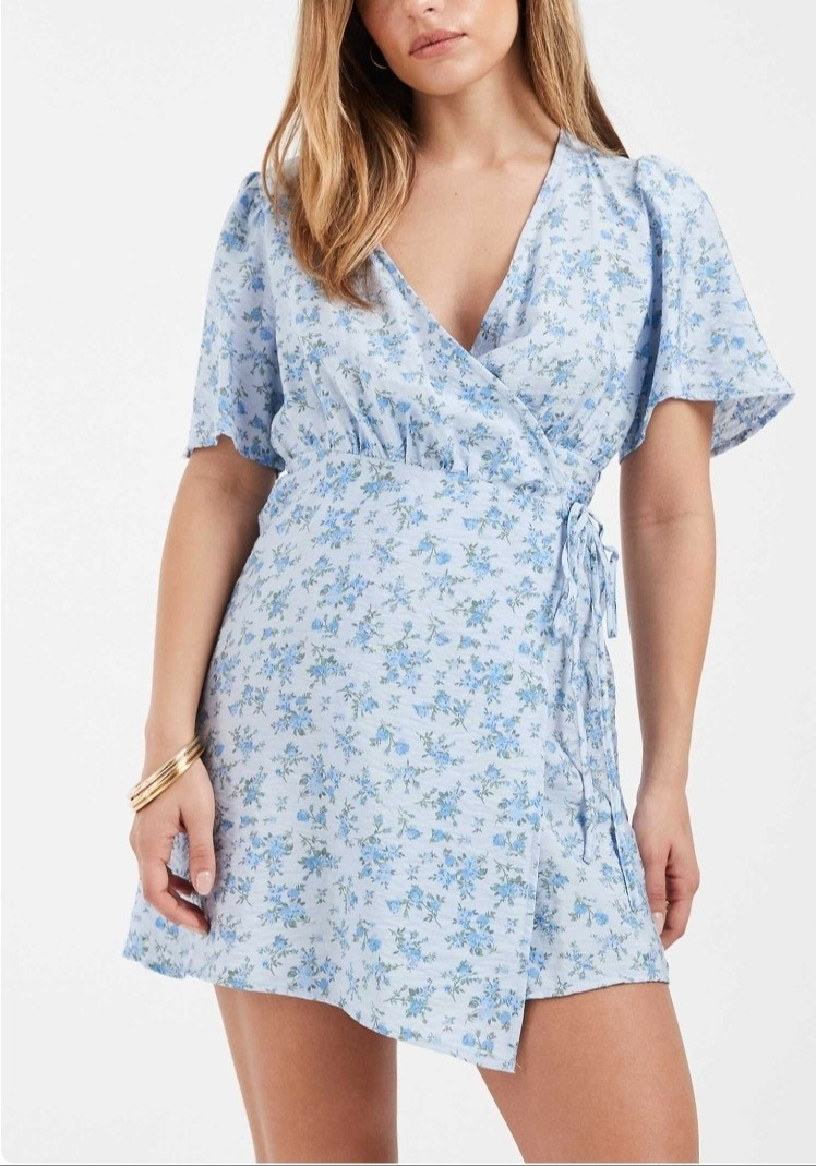 Vestido corto azul bajitasPetite wrap mini dress for summer spring

#LTKPetite #LTKMidsize