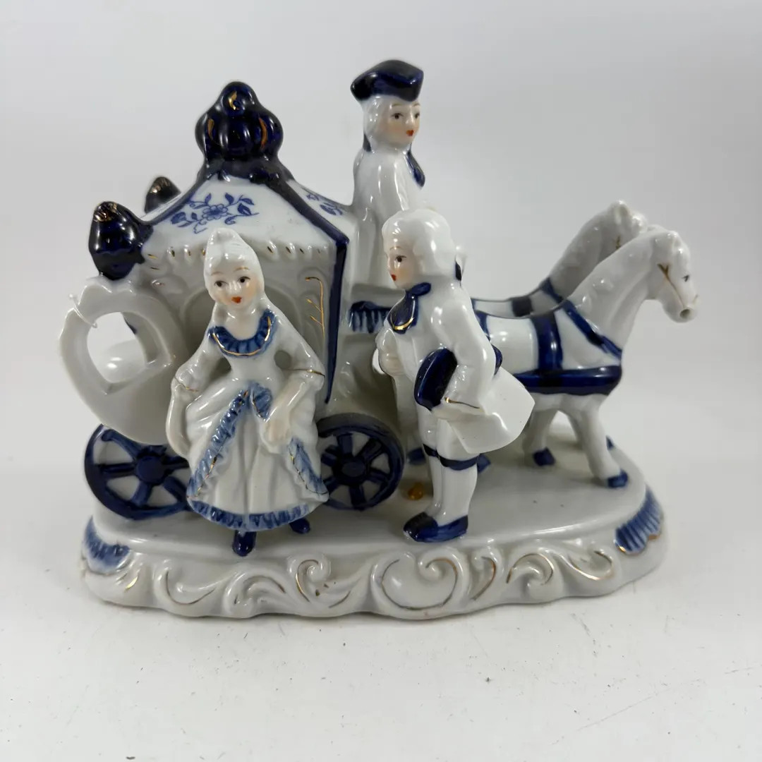 Vintage Blue and White Colonial People With Horse and Carriage - Etsy | Etsy (US)