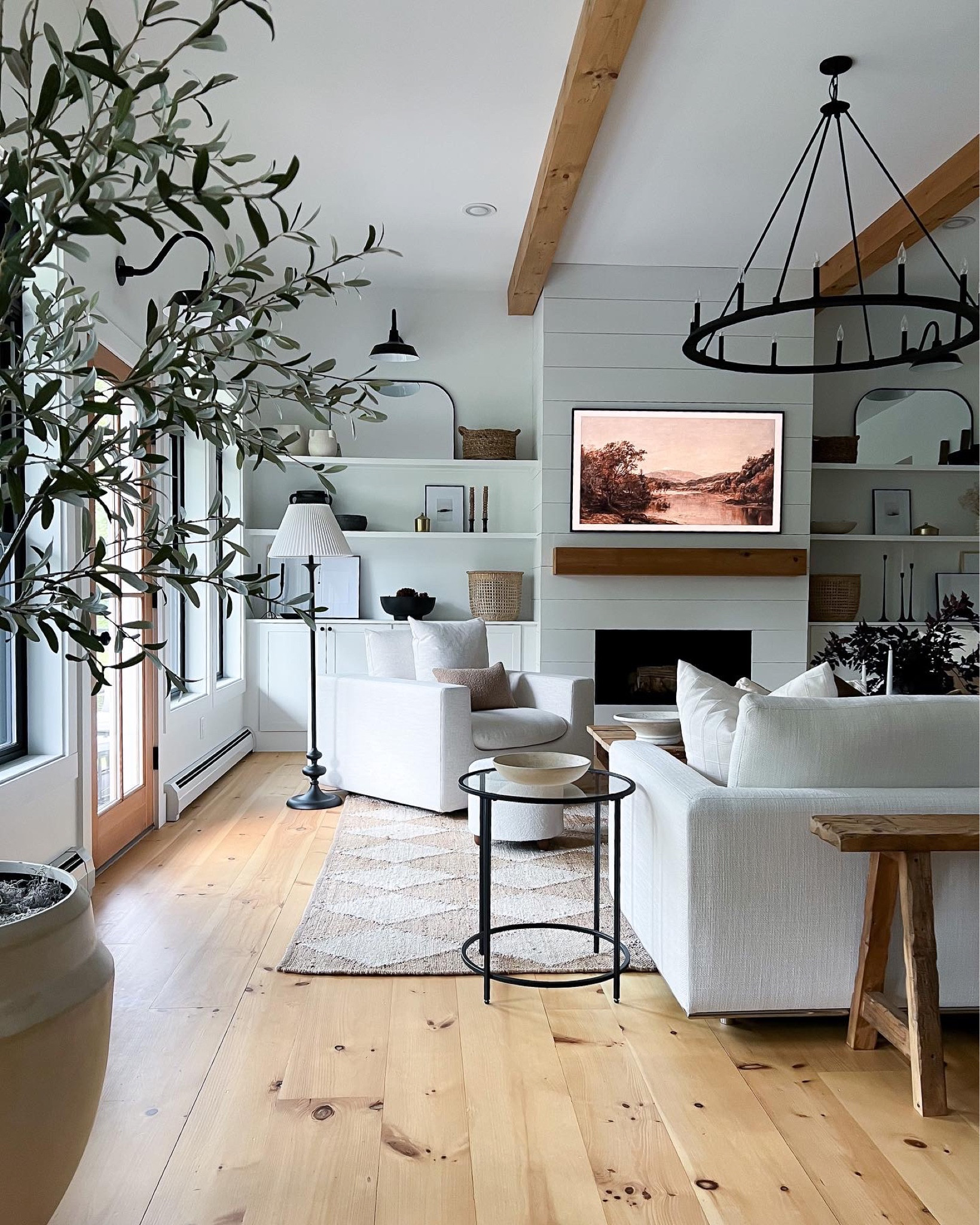 New furniture!

#livingroom
#homedecor
#homefinds
#fall

#LTKSeasonal #LTKhome