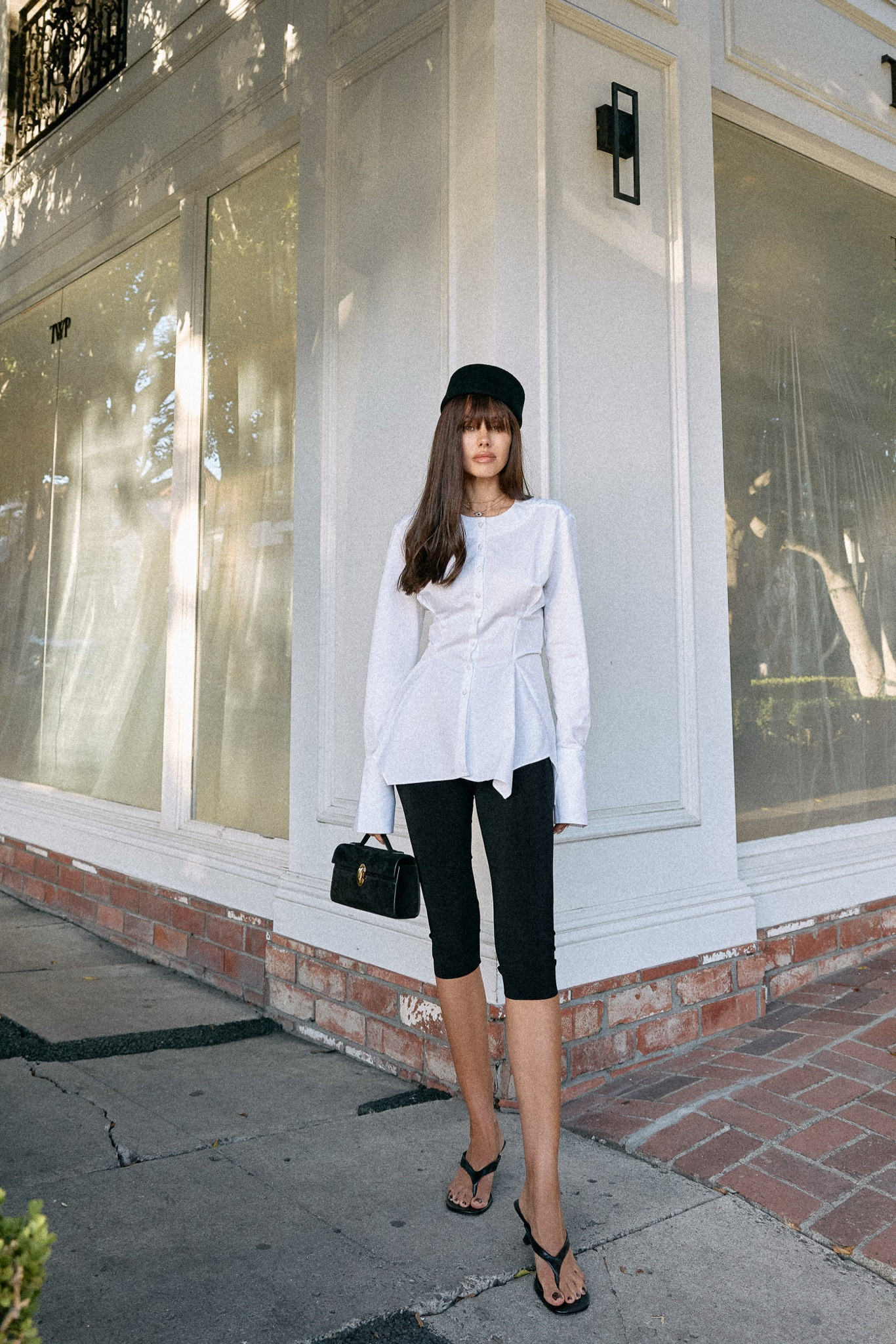 All I want to wear right now is pillbox hats, capri pants & chic shirts 🤍🖤