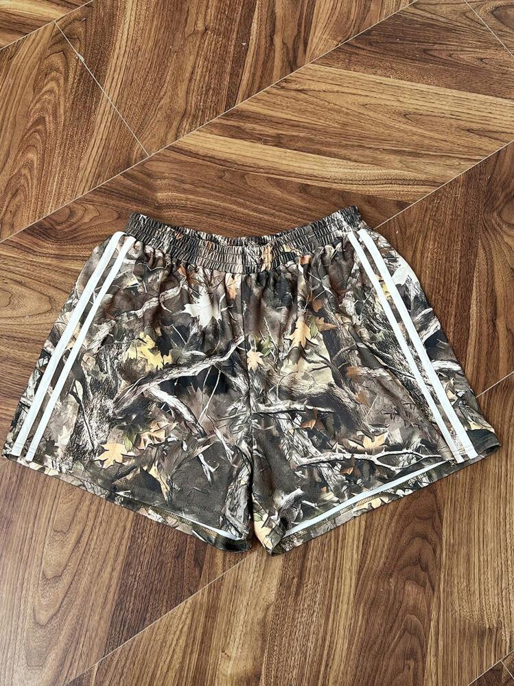 SHEIN EZwear Plus Size Maple Leaf Print Contrast Striped Shorts | SHEIN