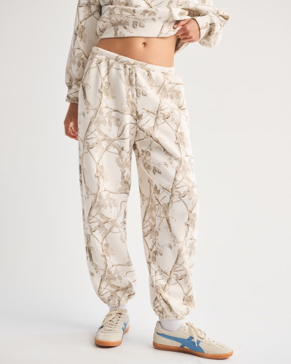 High Rise Sunday Baggy Sweatpant | Abercrombie & Fitch (US)