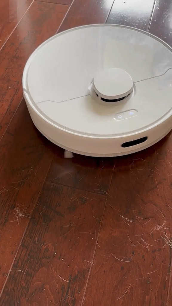 When you’ve got 2 kids, a dog, a cat, and no time to spare… the Dreame D10 Plus Gen2 handles the chaos for you.
From carpets to hardwood, under couches to corners I avoid, this vac+mop combo gets it done.
And the battery? Just under FIVE hours. 🙌🏼


#LTKFamily #LTKHome #LTKSaleAlert