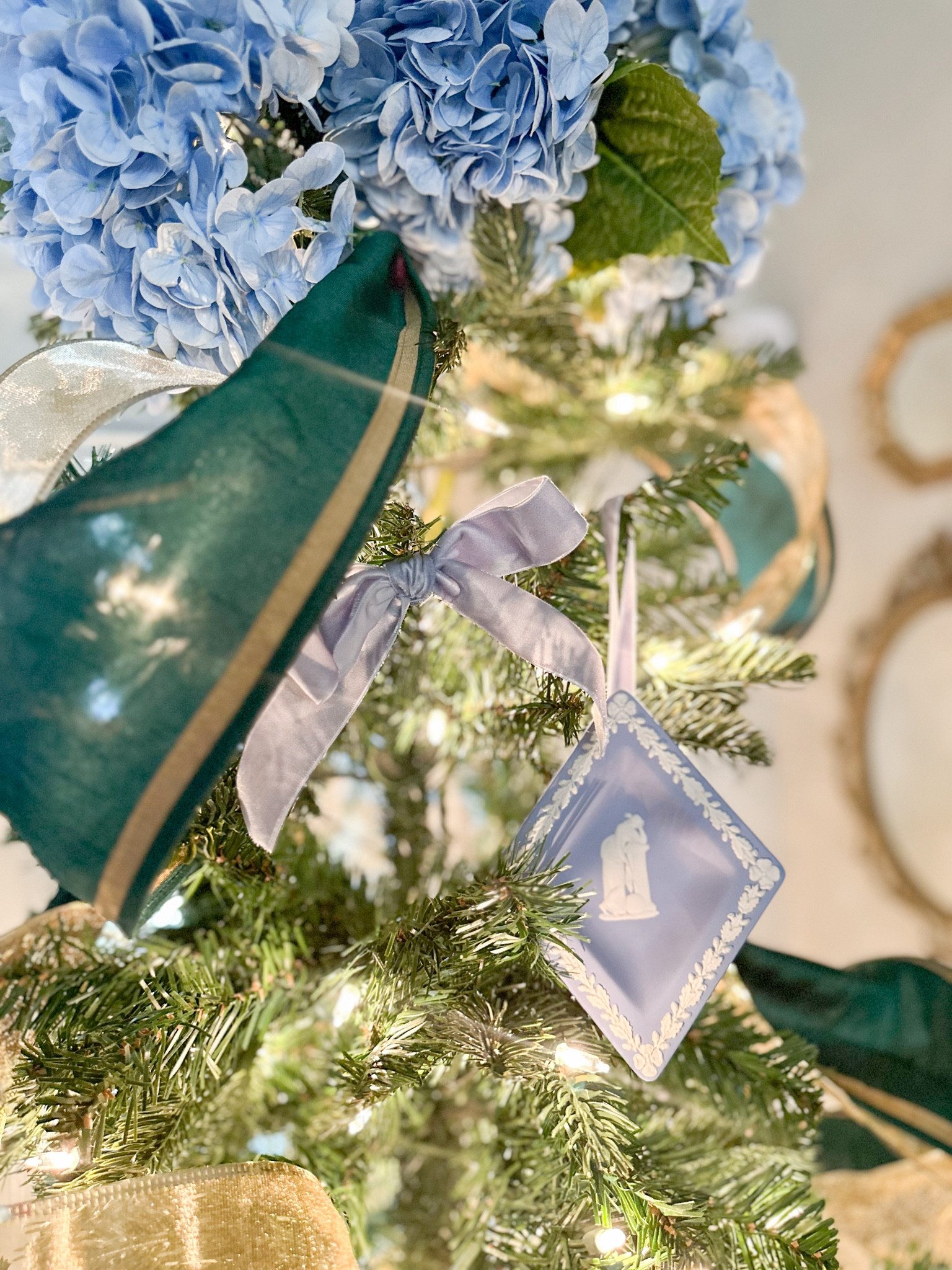 The prettiest velvet ribbon for a DIY bow

#LTKHoliday #LTKHome #LTKSeasonal