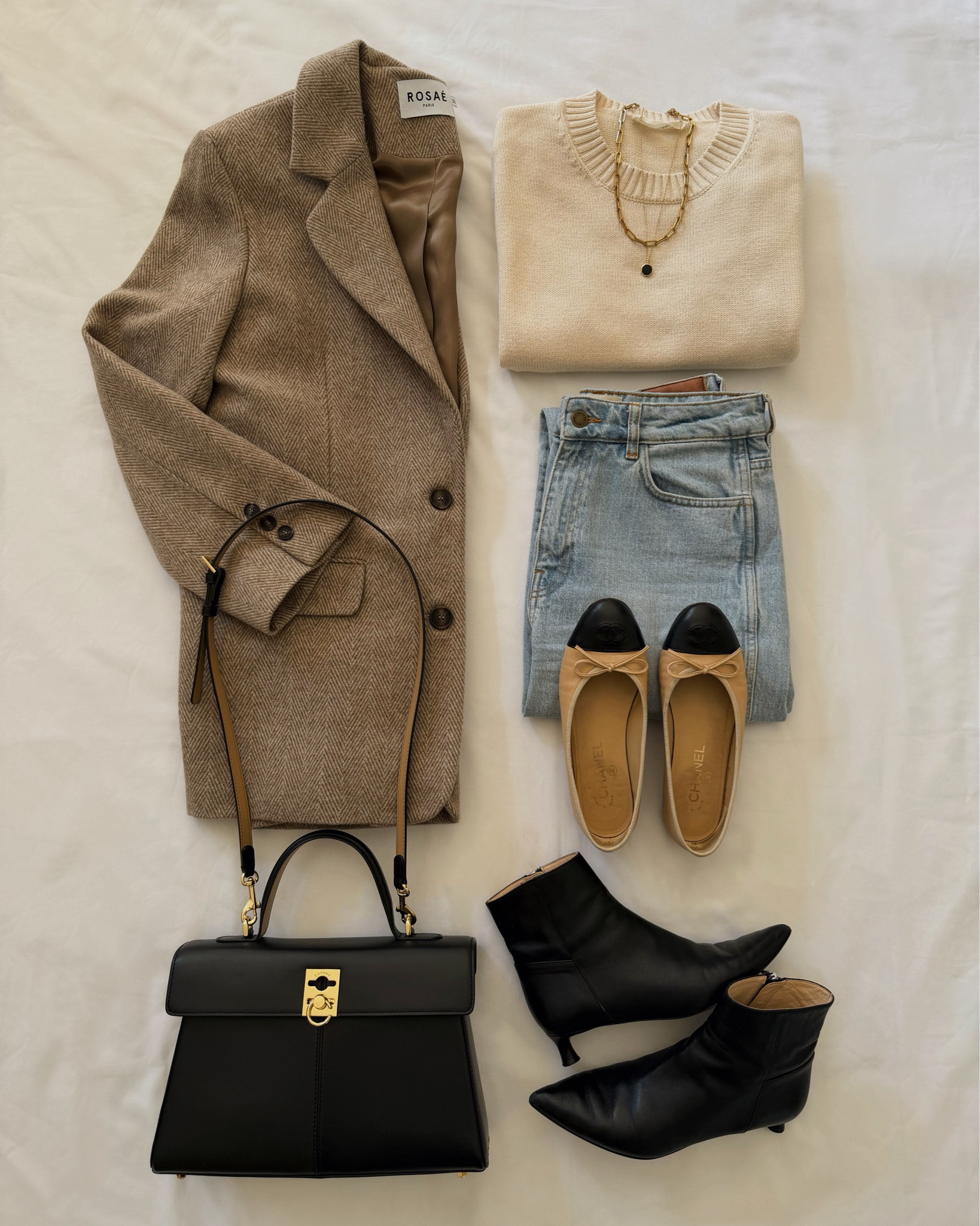 4 classic sweaters that I love by Everlane. All are true to size with a slightly oversized feel. I’m 5’4”, 130 lbs and wear a size small in all.




#LTKootd #LTKFindsUnder100