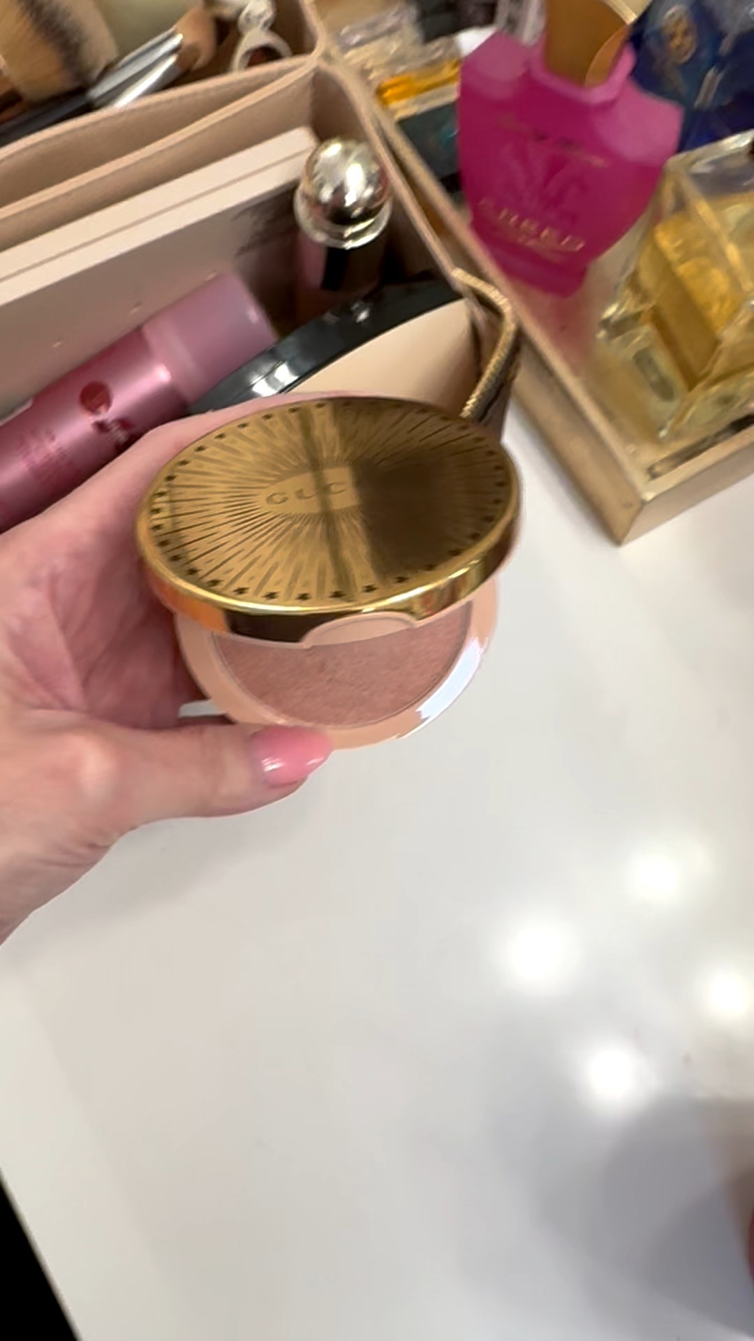 Gucci Illuminating Powder in Opal Pink

#LTKBeauty #LTKselfcare #LTKmorningroutine