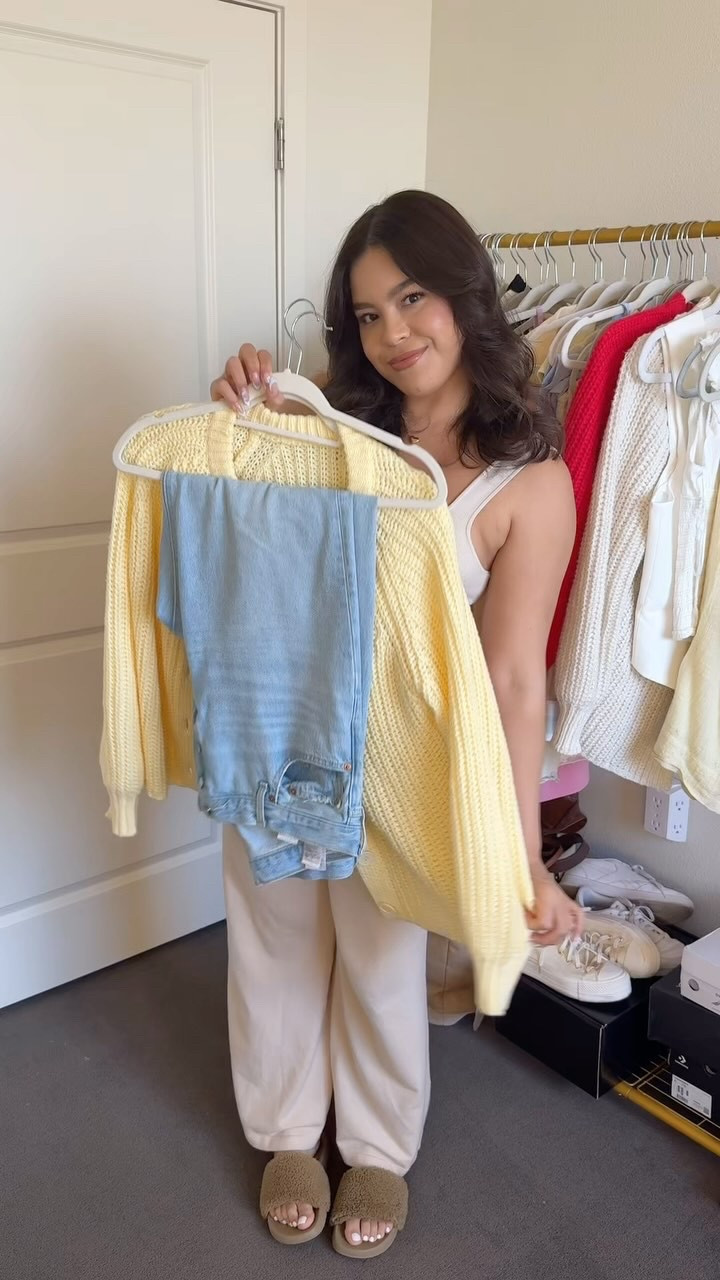 Day 7 
Wearing jeans and a yellow cardi 💫


Comment outfit details 🔗
#yellowcardigan #cardigan #springstyle #springfashion2025 #springoutfitideas