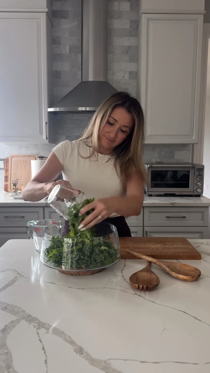 This Pomegranate Balsamic Glow Salad might just be the prettiest (and tastiest) thing I’ve made all fall. 💕🥗
Sweet pops of pomegranate, creamy feta, and that glossy balsamic drizzle.

Ingredients
	•	2 cups chopped kale (massage with a tiny bit of EVOO + pinch of salt, 30 sec)
	•	1 cup arugula or baby spinach
 •  Roasted sweet potatoes (1 large)
	•	½ cup pomegranate seeds
	•	1 avocado, diced
	•	¼ cup crumbled feta or goat cheese
	•	¼ cup thin sliced red onion
	•	¼ cup pistachios or toasted almonds (optional)
	•	BIG handful of @eatcrunchymunch Salt & Vinegar

Balsamic EVOO Dressing

Shake in a jar:
	•	3 tbsp extra virgin olive oil
	•	1½ tbsp balsamic vinegar
	•	1 tsp honey or maple
	•	1 tsp Dijon mustard
	•	Salt + pepper to taste

#saladtok #pomegranatesalad #sweetpotatolove #balsamicgirlies #momlunchideas #healthymomlife #fallfoodlove #cozyszn