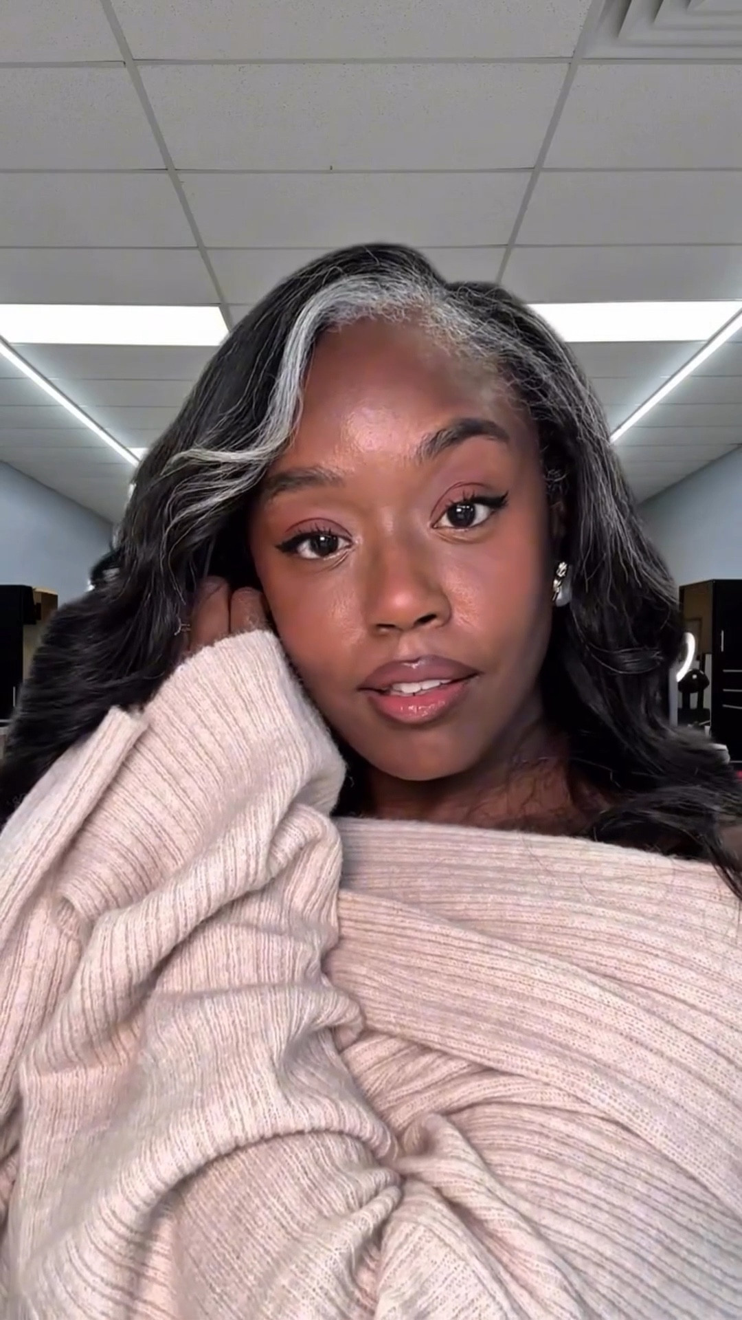 You dropped this Queen…👑! 
#Fallmakeup #moneypiecehair #naturalhair