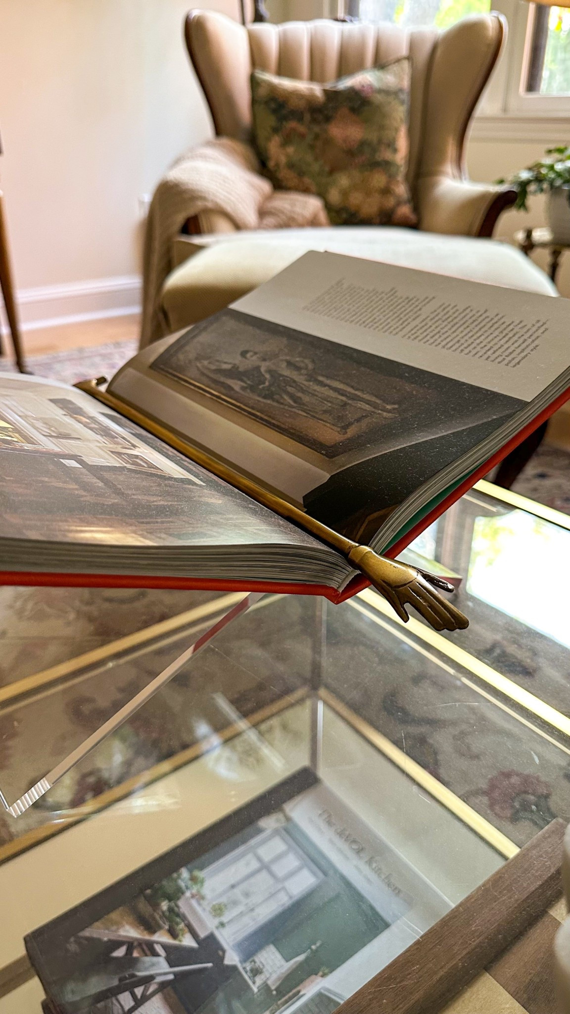 One of my favorite home decor finds is this brass hand bookmark. I’ve styled mine in an open book display but I think you could also rest it on top of a pretty coffee table book. It’s a subtle conversation starter, and so unique! 

#homedecor #interiordesign #decorator #coffeetablestyling #decor #style

#LTKFindsUnder50 #LTKStyleTip #LTKHome