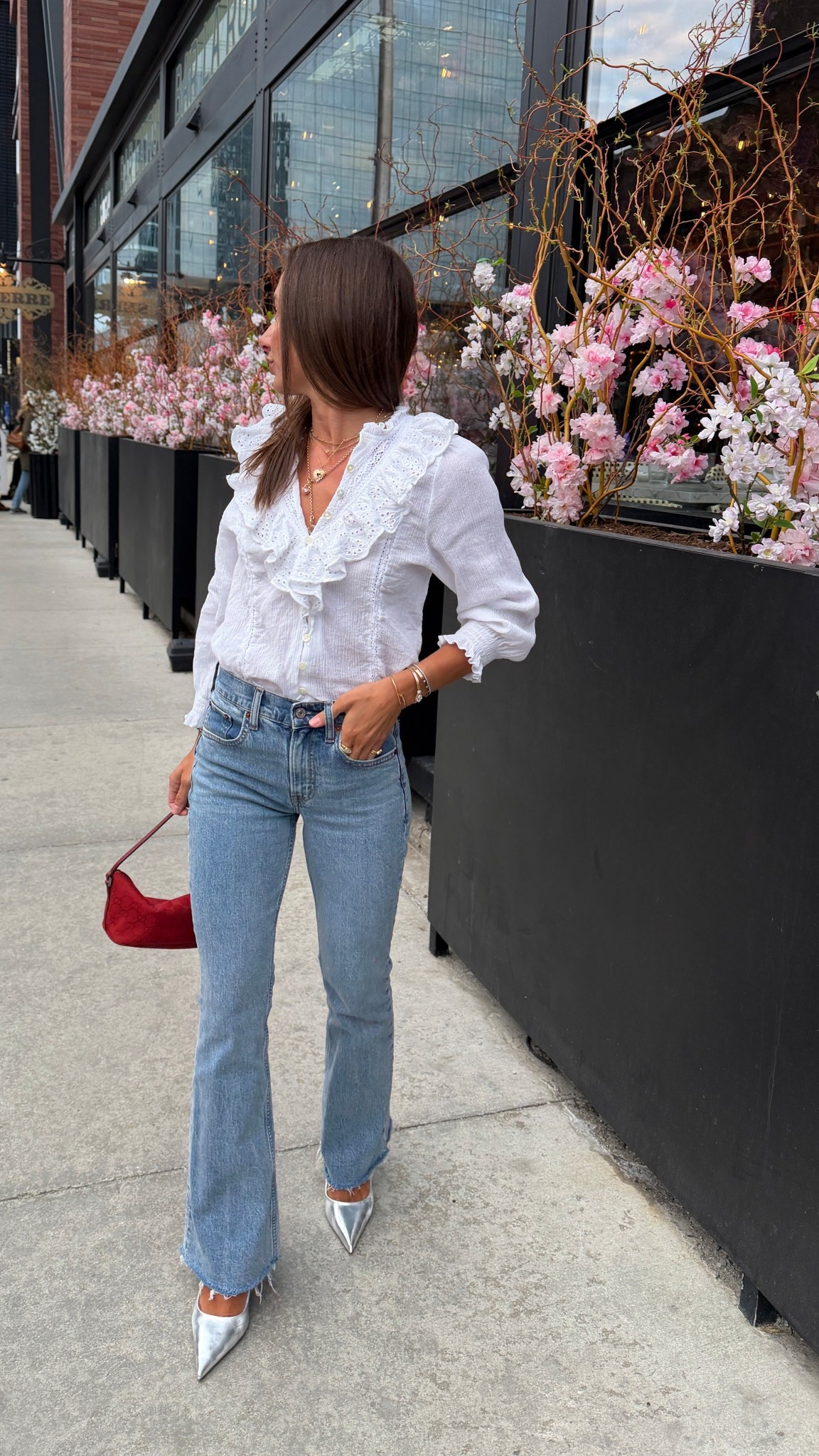 Love these jeans I’m wearing 24 short in color light fray hem! XS in top 