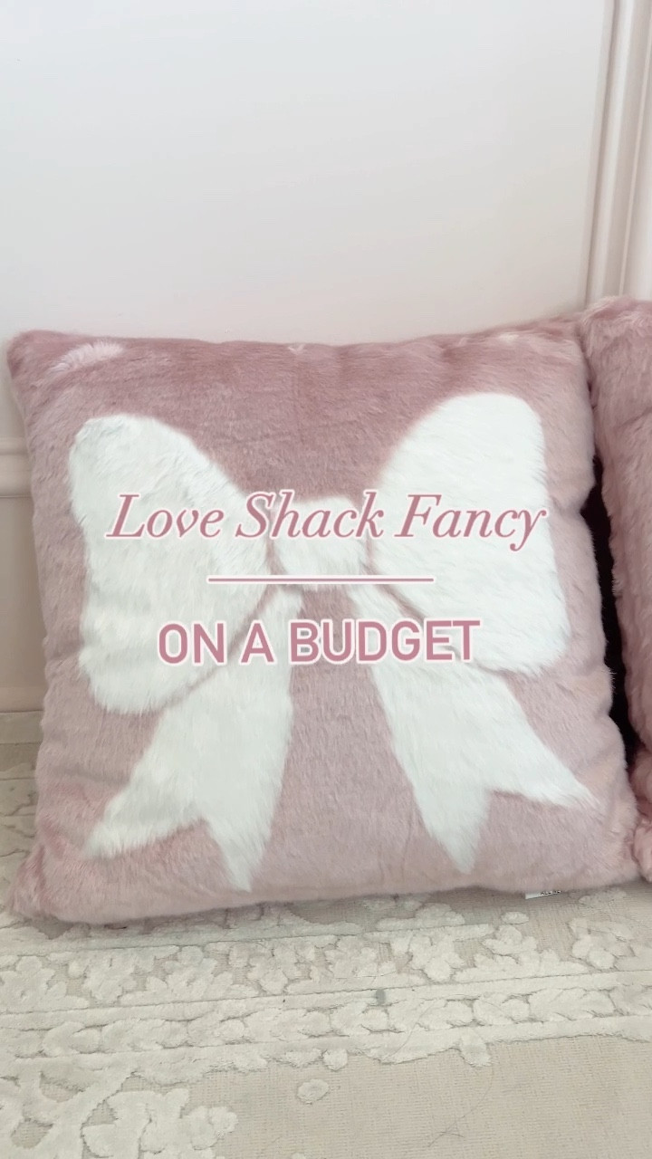 Bow pillows under $20 and bow sheet set - gives off love shack fancy vibes on a budget 🎀

#LTKFindsUnder50 #LTKVideo #LTKHome