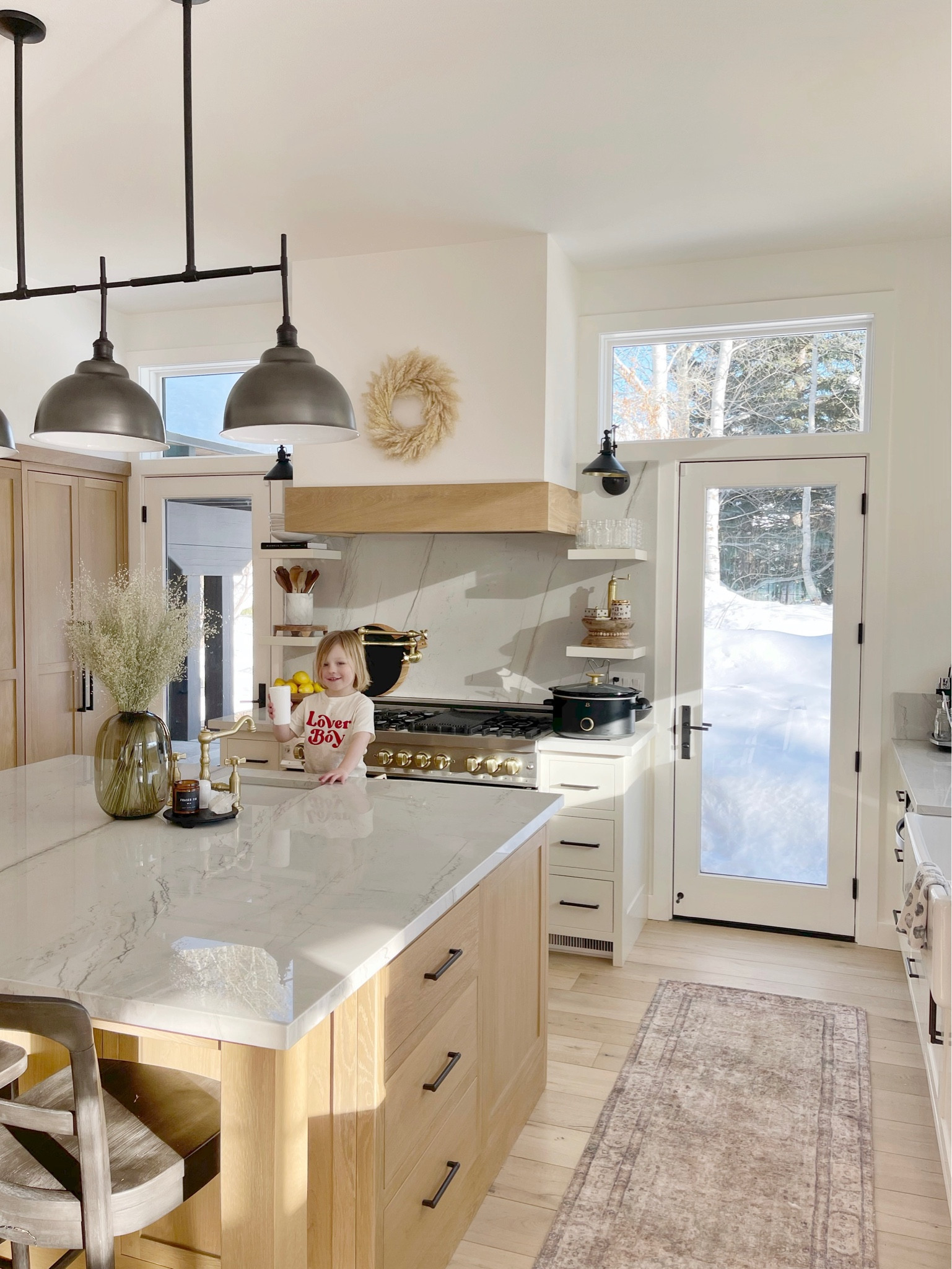 H O M E \ refreshed the kitchen with stems/vase on the island and a wreath above the range 👍🏻👍🏻

Spring home decor
H&M Etsy 

#LTKhome #LTKunder50