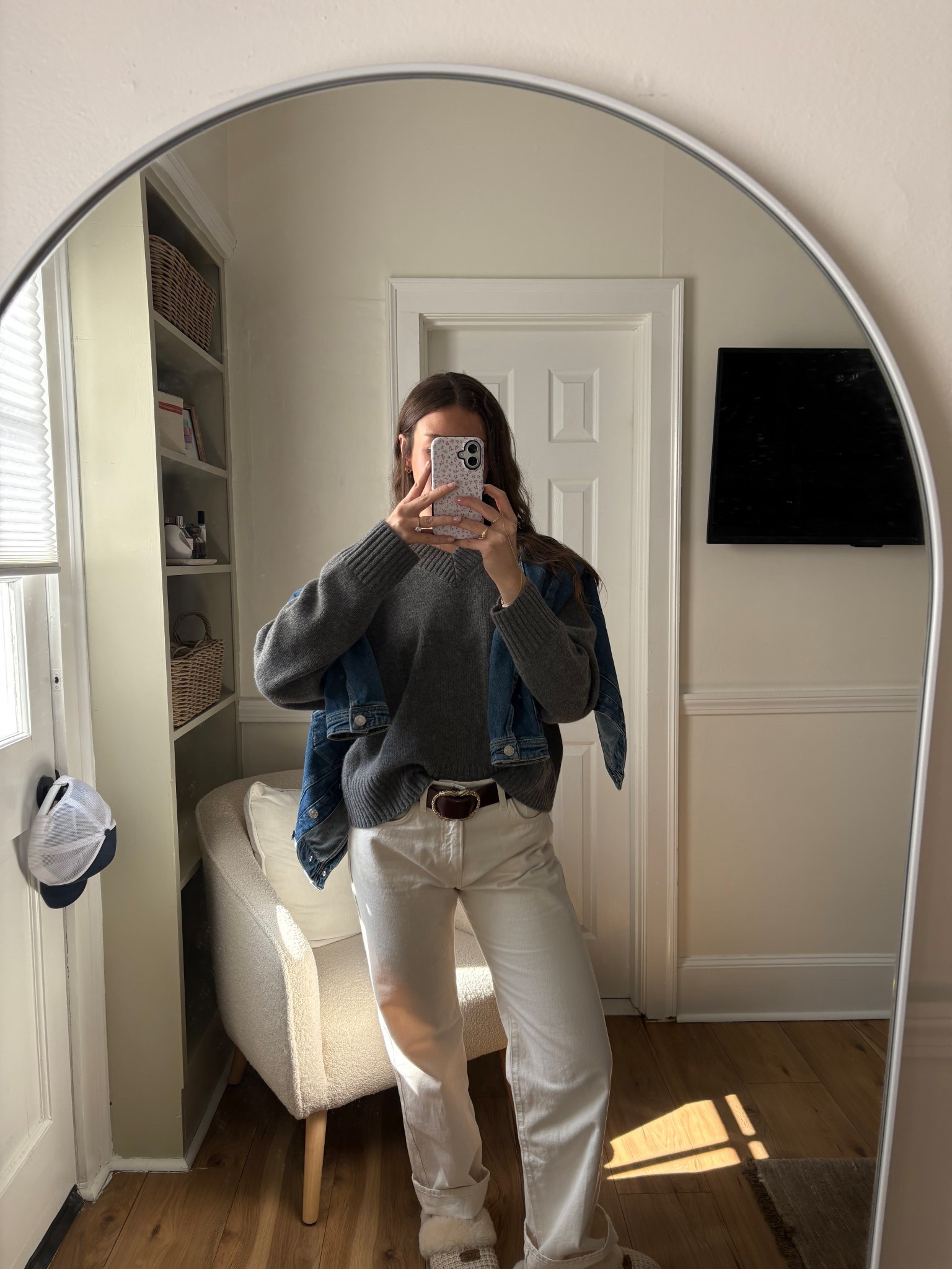 Ootd for running errands

Reformation white jeans size 26
Reformation cashmere v neck sweater crew size small
Sezane denim jacket size medium
Belt is Sezane as well

#LTKSeasonal #LTKWorkwear #LTKStyleTip