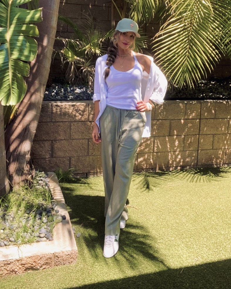 Loving this comfy fit!!!💚🤍
Outfit-SML Fabletics true to size
Hat-D.hudson 15% off on website KATANA15
Shoes-Nike
Products not listed, I’ll post alike items

#LTKfitnessgoals #LTKActive #LTKdayinmylife