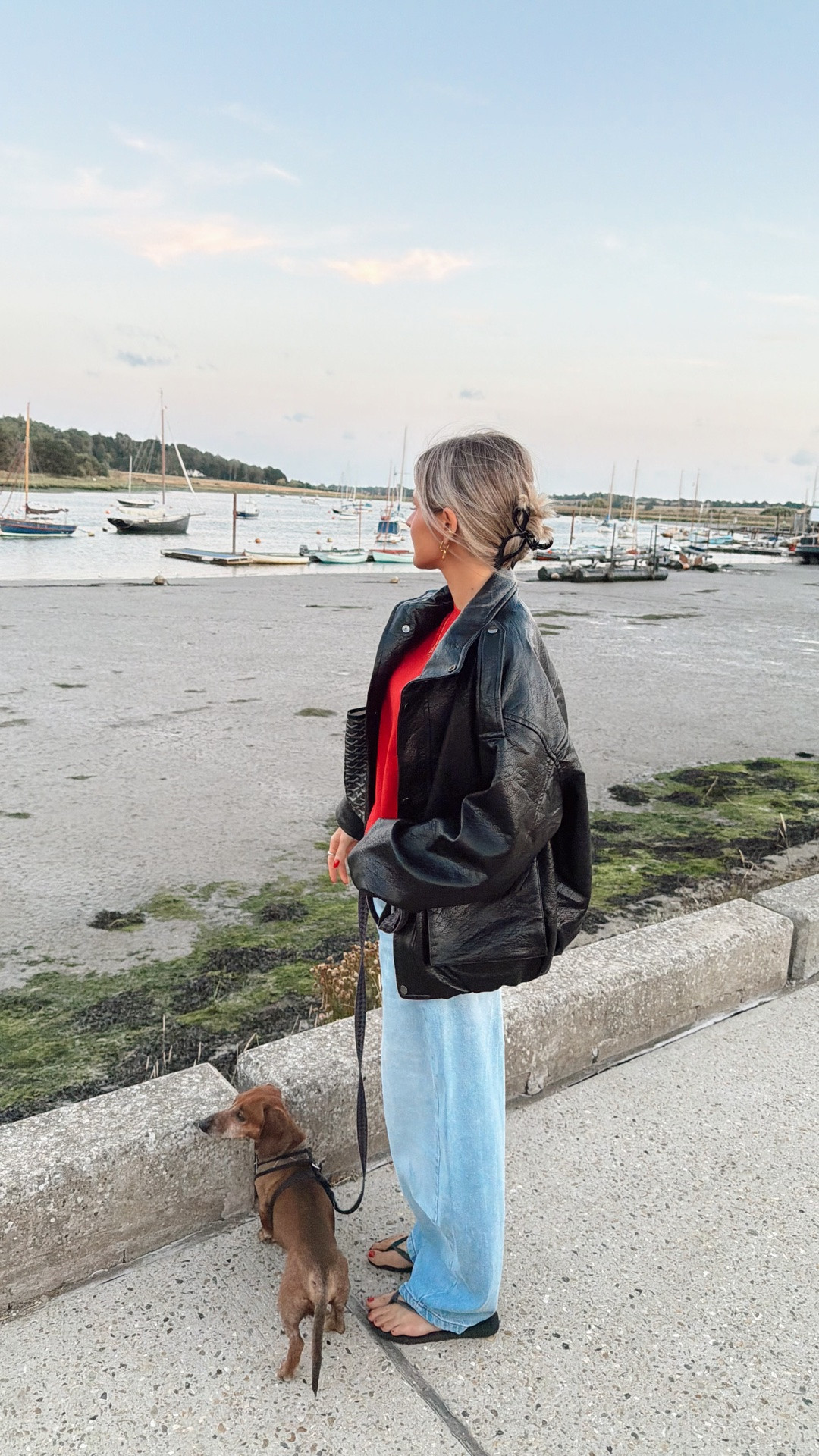 Been looking for a pair of jeans like this for a while..what do you think? 🩵 Comment SHOP and I’ll pop the links over to you ✨

#dailyoutfits #casualoutfits #autumnoutfits 

Capsule wardrobe , autumn wardrobe , barrel leg jeans , light wash jeans , funnel neck jacket

#LTKuk #LTKautumn #LTKjeans