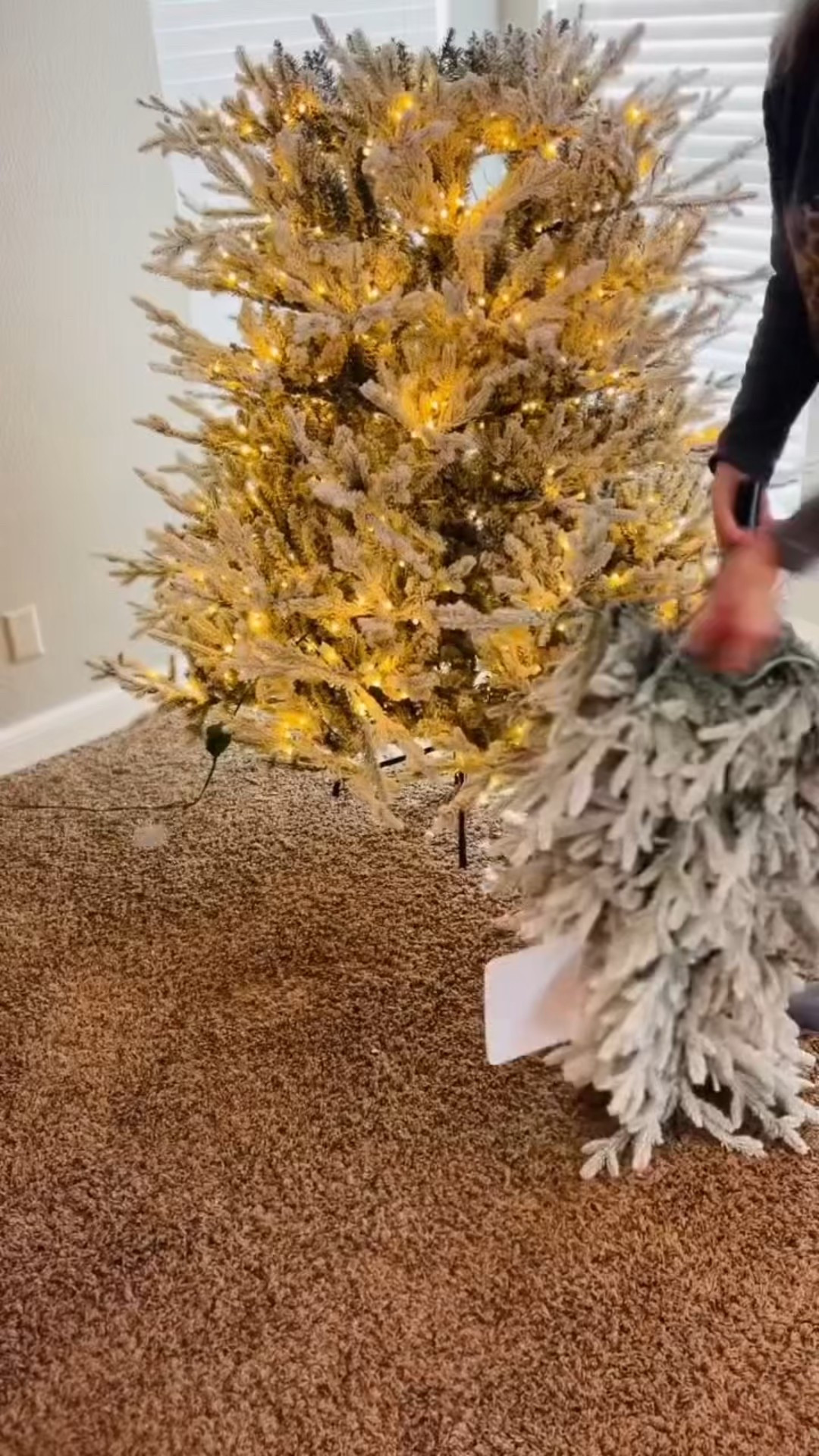 My Favorite Flocked and Dreamy Christmas Tree

#LTKHome #LTKHoliday #LTKSeasonal