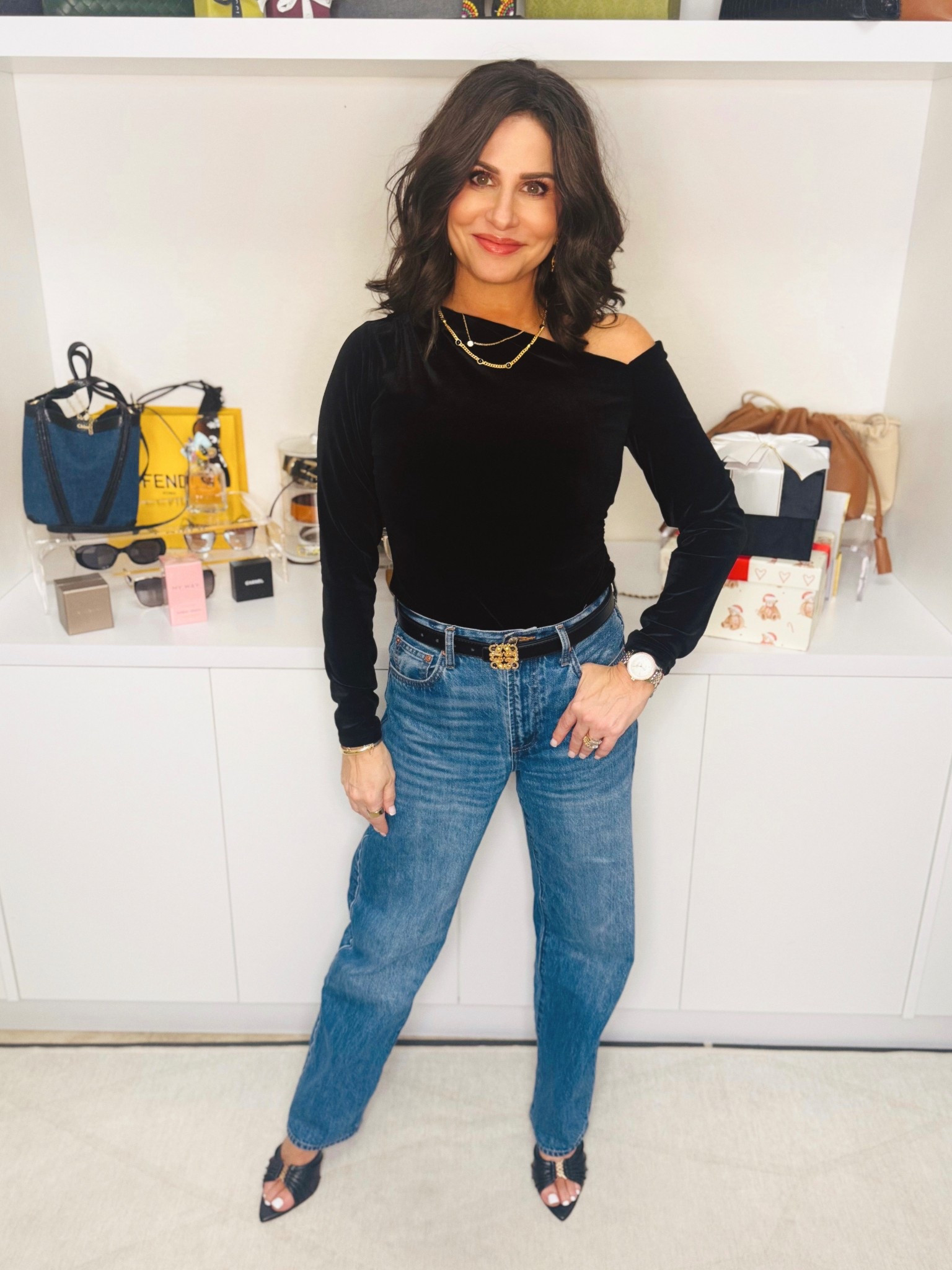 Velvet top size sm , jeans 25 , heels tts . Great blouse for this season . Super versatile . #velvettop 

#LTKSeasonal #LTKFindsUnder50 #LTKSaleAlert