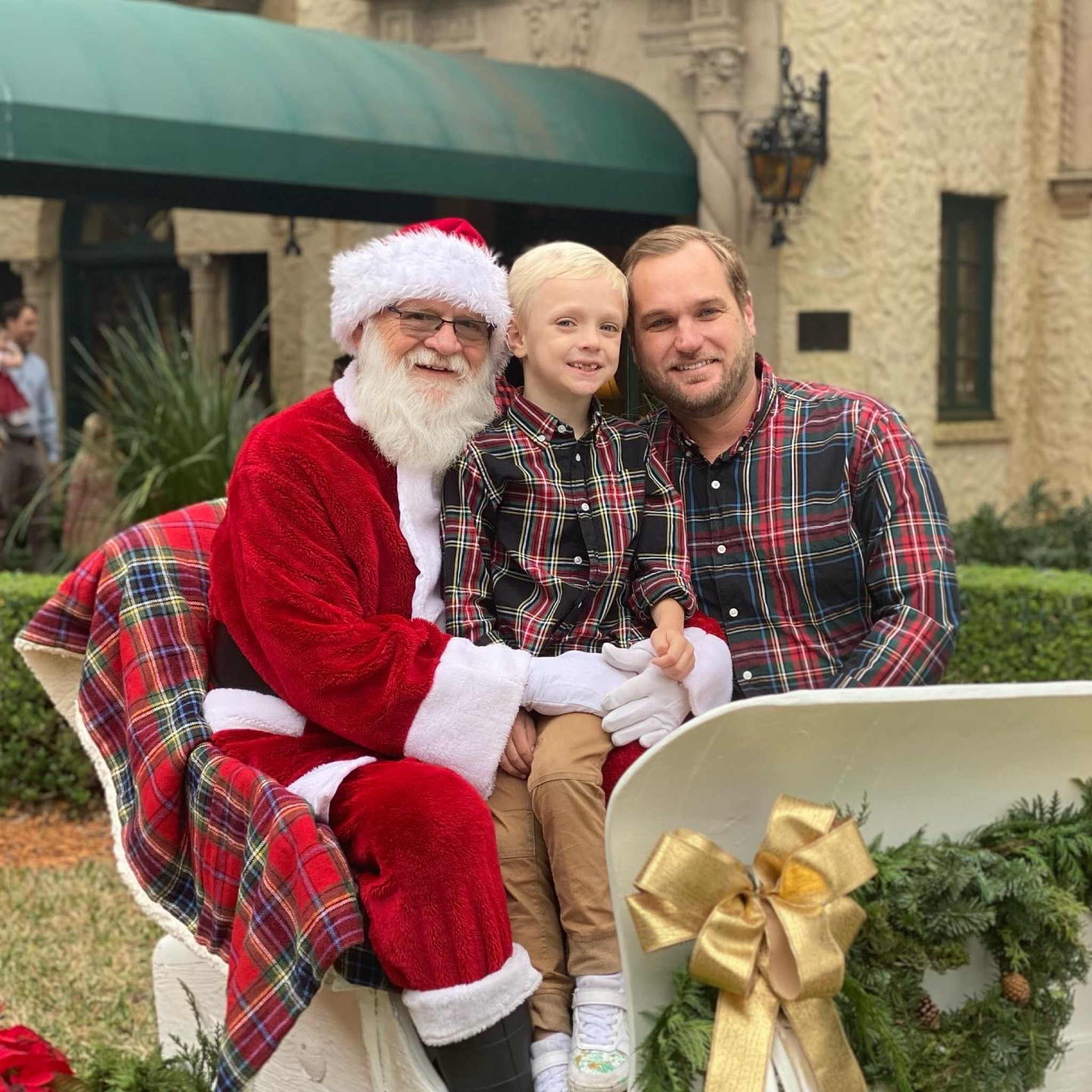 Men and boys holiday looksChe

#LTKfamily #LTKmens #LTKSeasonal