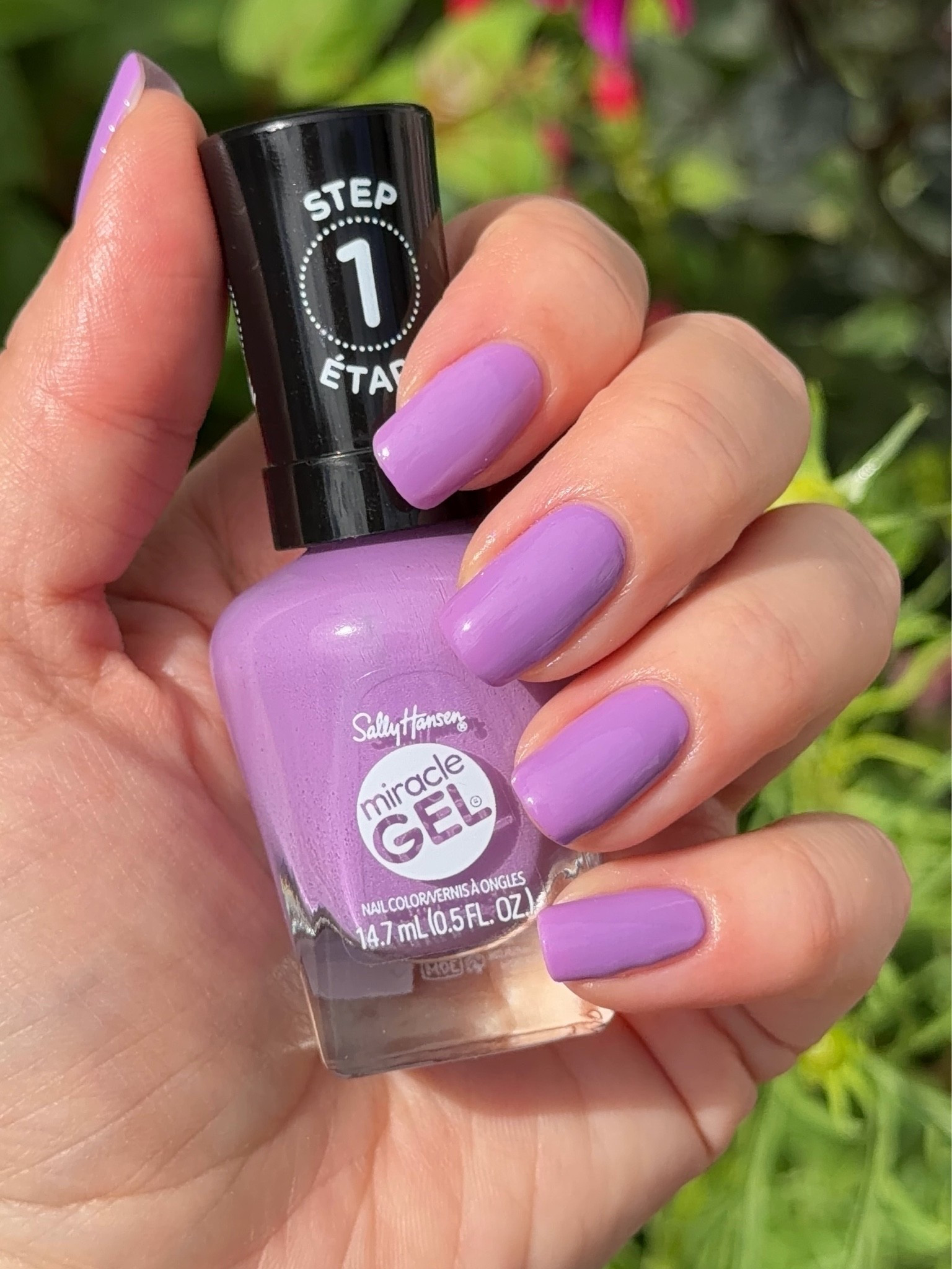 #ad Hotter temps = brighter nails ☀️ I’m obsessed with this electric lilac color this summer! I’m also linking a few of my other polish picks for summer here! #TargetPartner #SHPartner #SallyHansenPartner @Target @sally_hansen