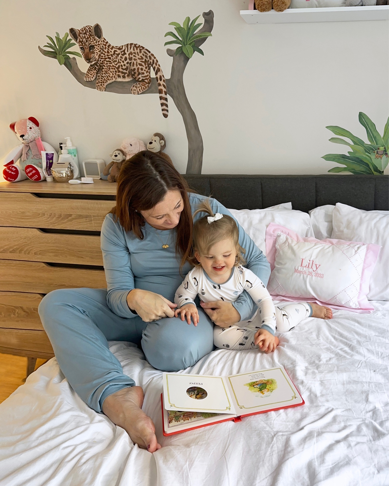 Lily is wearing the Long Sleeve Pajamas in the adorable Penguin print which I have linked,  I love that it’s Winter theme but still a print that can extend far beyond December.! :)   I have linked @kytebaby holiday prints as well including PJs featuring Trains, Nutcracker, Sugar Plum, Hanukkah, Penguin, Yeti, Boho Tree, and Harry Potter so you can shop the Holiday Collection now! 

On the other hand I am wearing the Women's Jogger Pajama Set in Fog and I love how it matches Lily’s but at the same time is not too matchy-matchy. #kytebaby picks. #kytepartner  #ad