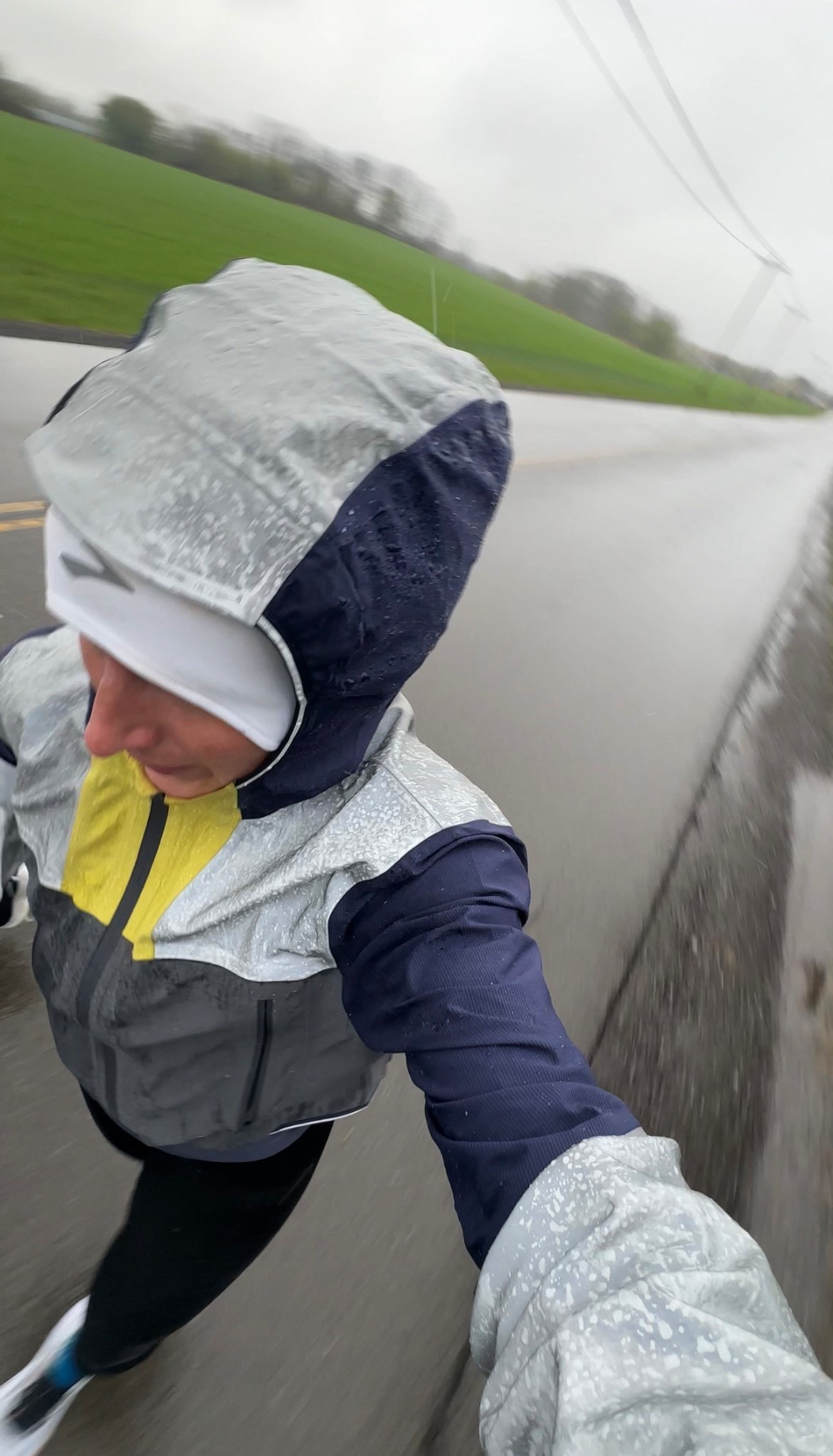 A warm and super reflective rain jacket for running!