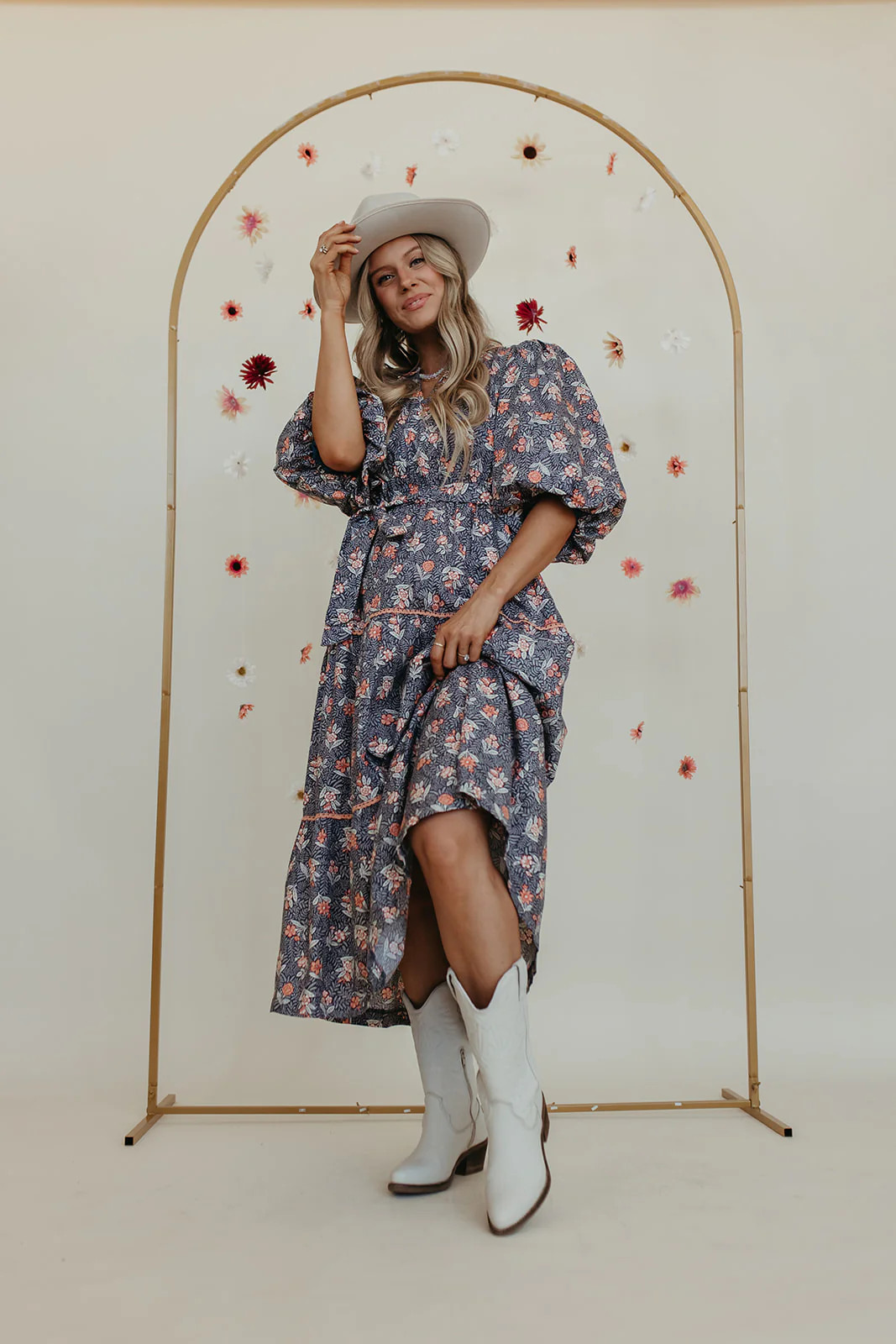 THE LYNLEE LACE MIDI DRESS IN STEEL BLUE FLORAL | Pink Desert