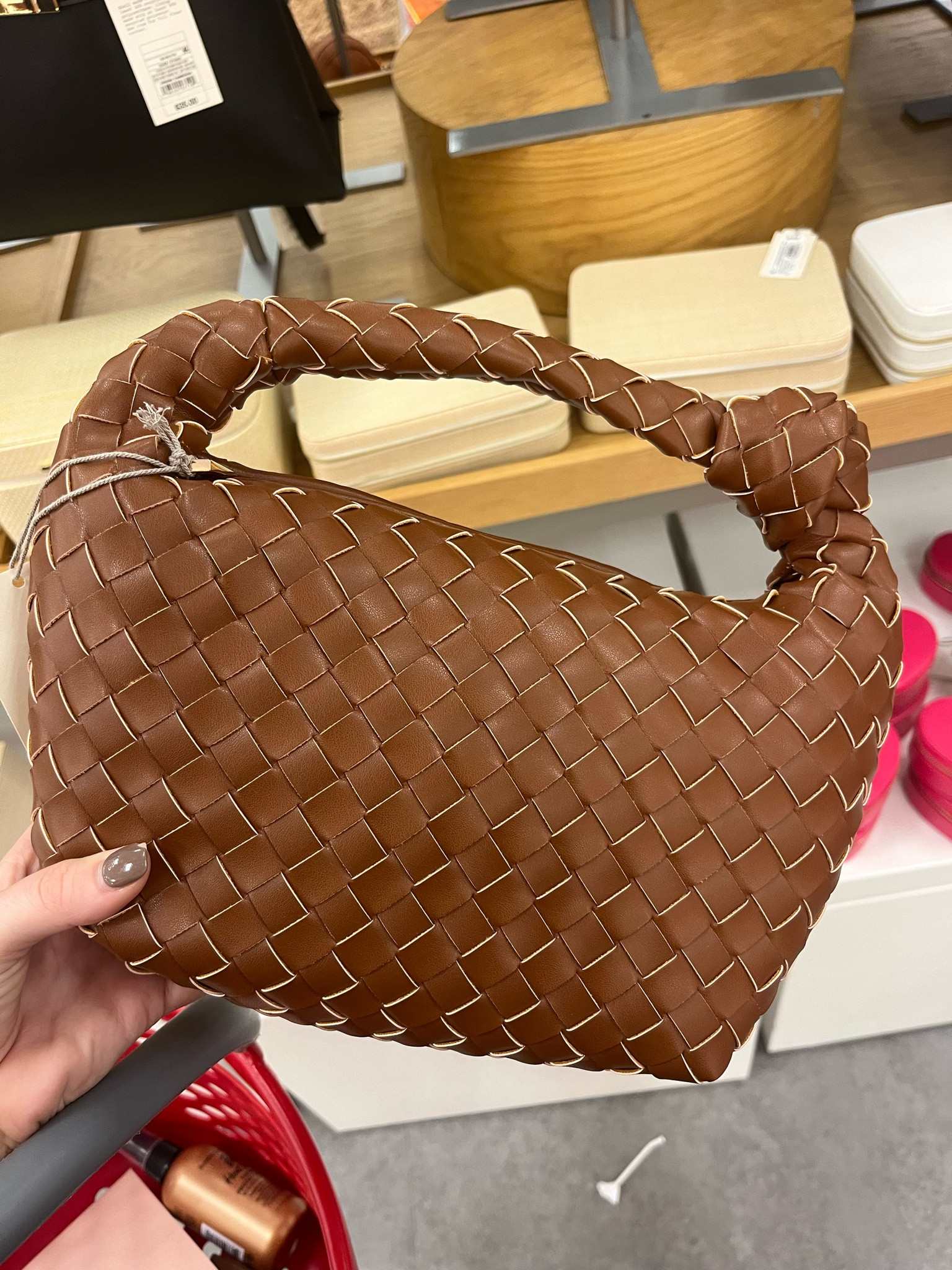 I can’t stop thinking about this purse I saw at Target the other day 😍 such good quality and under $40



Purse
Affordable purse
It bag 

#LTKStyleTip #LTKItBag #LTKFindsUnder50