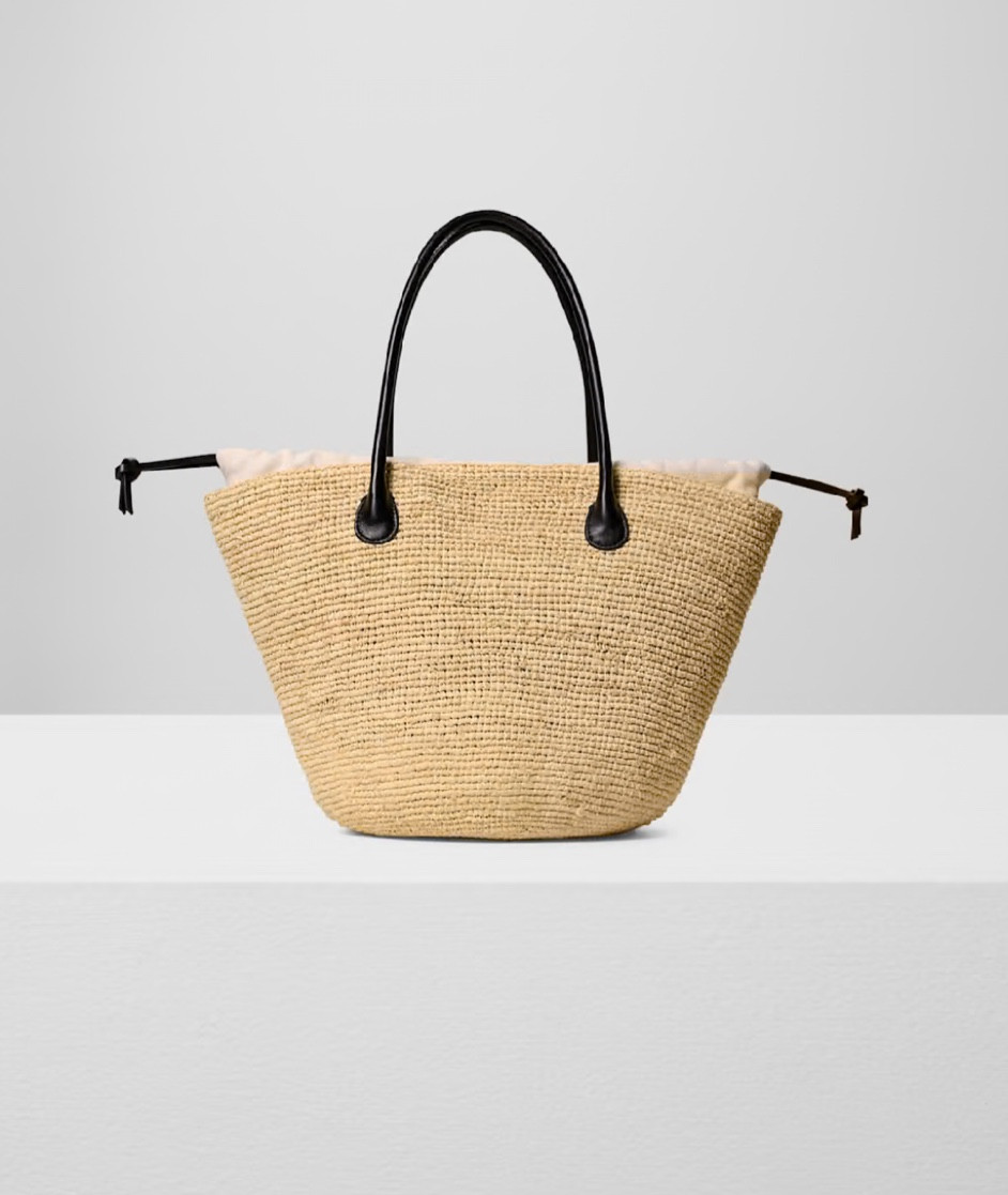 Summer bag 😍

#raffiabag #itsummerbag #summerstrawbag #summerbag #aritzia 

#LTKbag #LTKcanada #LTKsummer