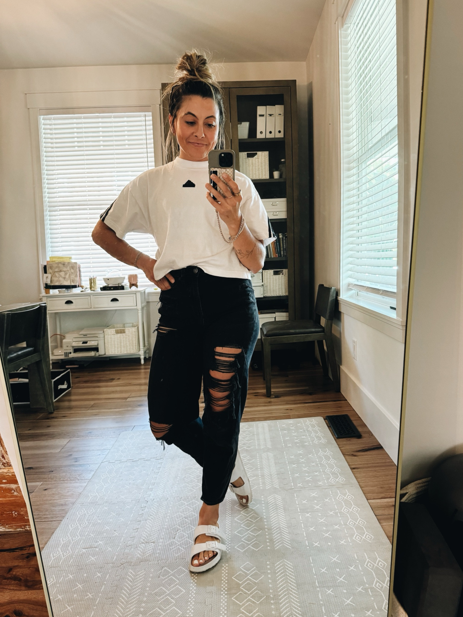 Black and white. 
Black distressed jeans.
Sporty mom  