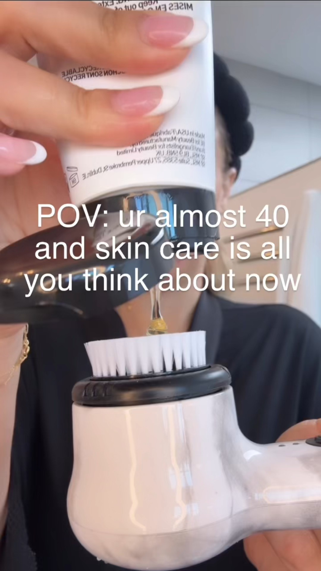 Wait you’re not using a cleansing brush to clean your face every night?!🙈

The Soniclear tool by @Michael Todd Beauty is an absolute game changer that gives me a clean, exfoliated, tightening gentle cleanse every day 🧖🏽‍♀️

The Soniclear is a sonic cleansing face brush with a detachable cleansing head that can be rinsed off after use. 

- Gentle enough for daily use and sensitive skin 
-Perfect for your favorite creams, oils, and serums, using its serum infusion head attachment

-Waterproof / Rechargeable

-Protected! Comes with a 3-year warranty

No brainer skin care!!!!
#ad


#skincare #almost40 #tiktokover40 #40andover #millennial 

#LTKBeauty #LTKOver40 #LTKU