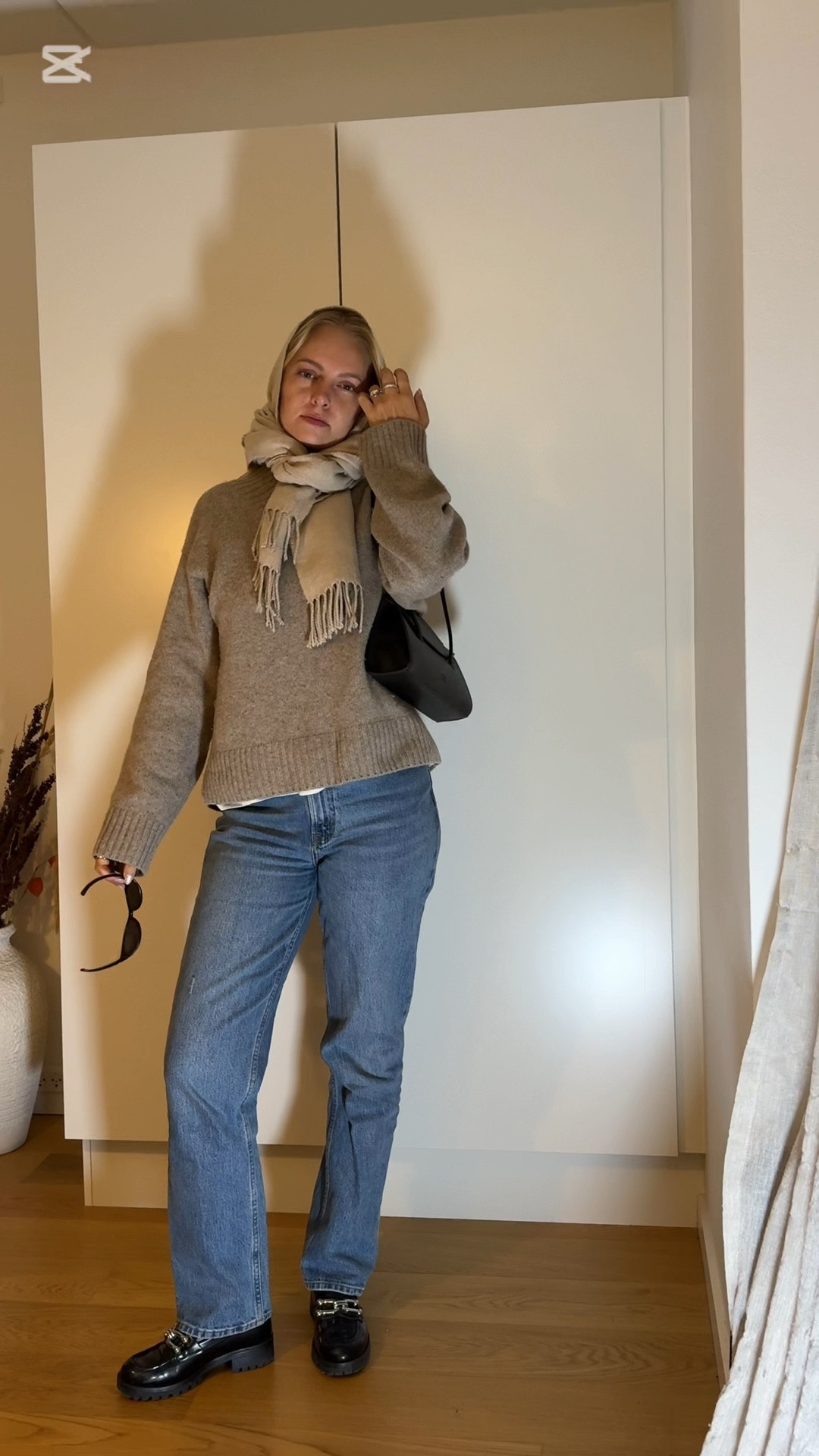 A classic - you can’t go wrong with a pair of straight leg jeans and a wool jumper 

#LTKeurope #LTKFashionMonth #LTKworkwear