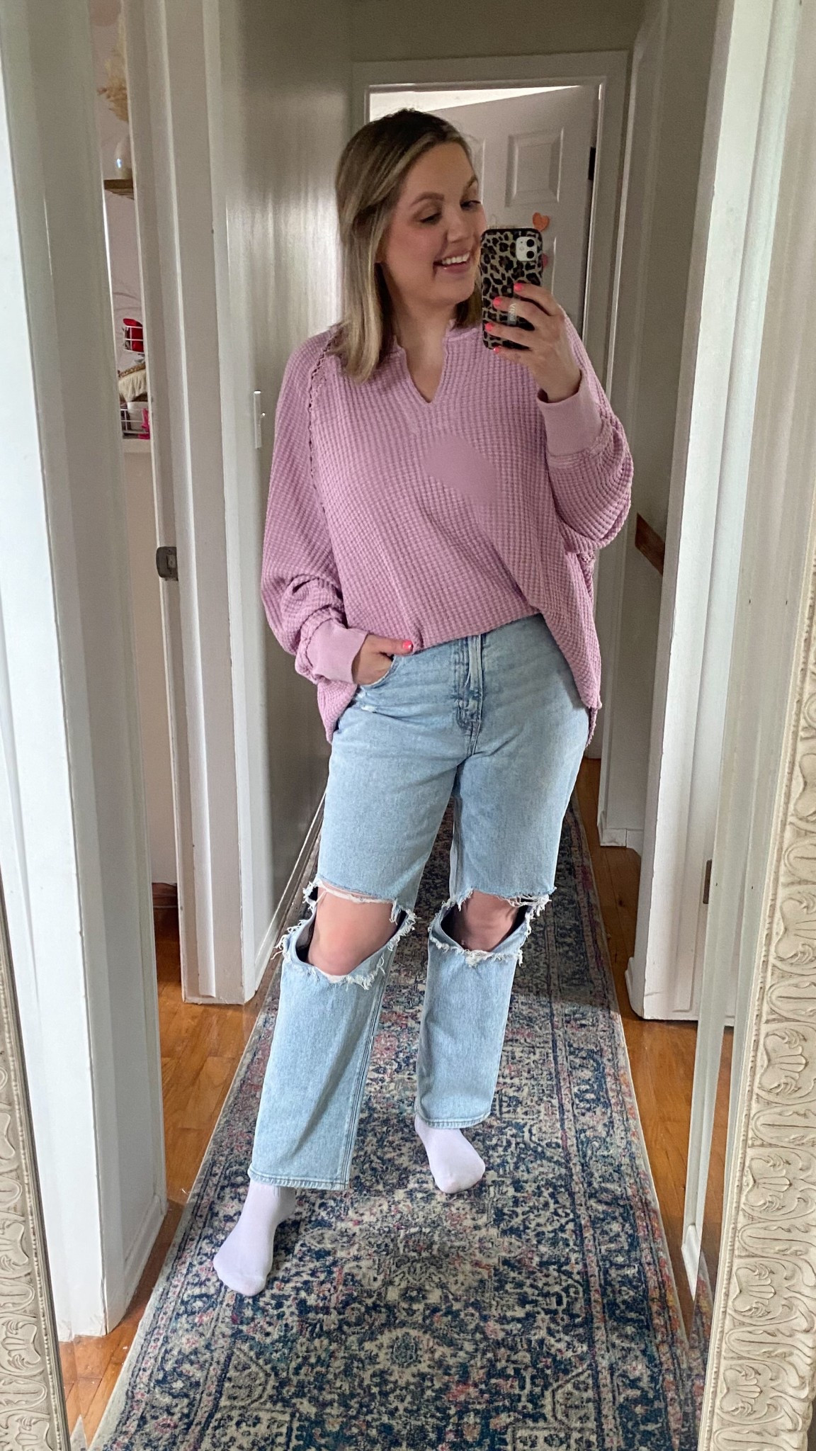 This is not the exact same top. But I did find one super similar that comes in quite a few colors! 




#LTKFindsUnder50 #LTKootd #LTKMidsize