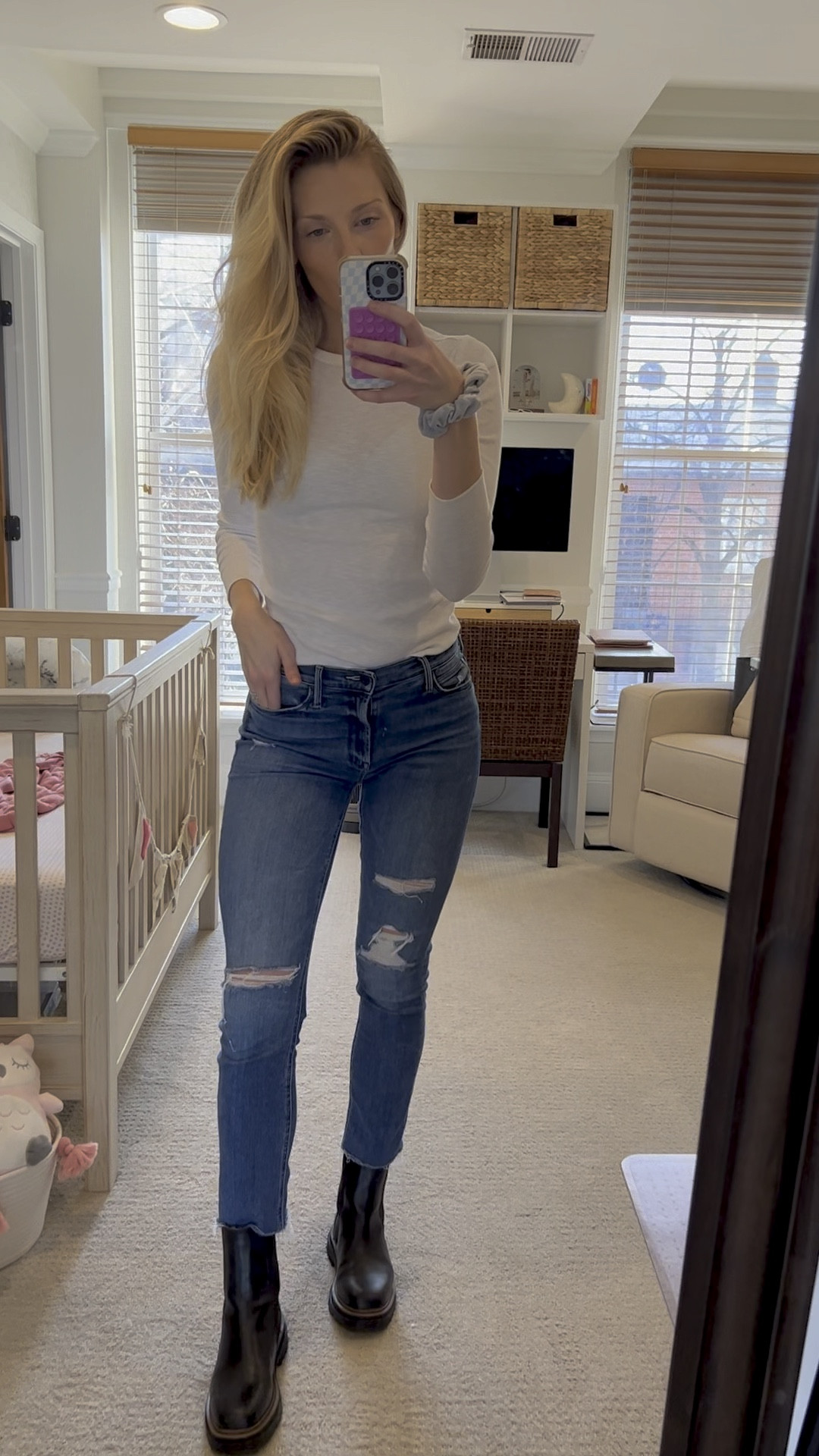 Cute casual outfit that still makes you look put together! I love a simple outfit that is comfy and cute. These Mother Jeans 👖 elevate my every day looks! 

#LTKtravel #LTKVideo #LTKsalealert