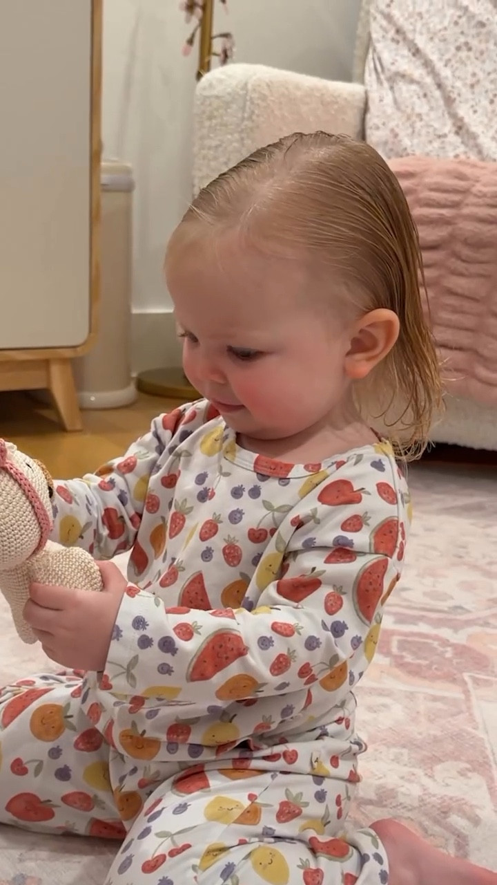 Ellie’s reaction to the surprise! 😂❤️ backstory ::: I saw a little duck and thought Ellie would love it! So I got it for her and surprised her! How adorable is her little fruit set?! 

#LTKFamily #LTKStyleTip #LTKBaby