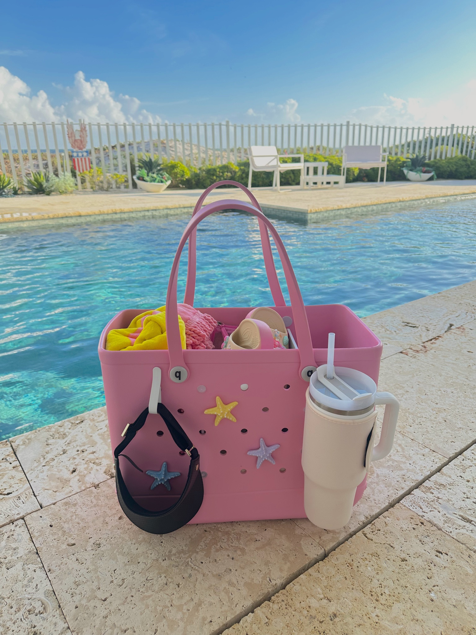 What’s in my beach bag! 👙🏝️☀️

#LTKSwim #LTKItBag #LTKTravel