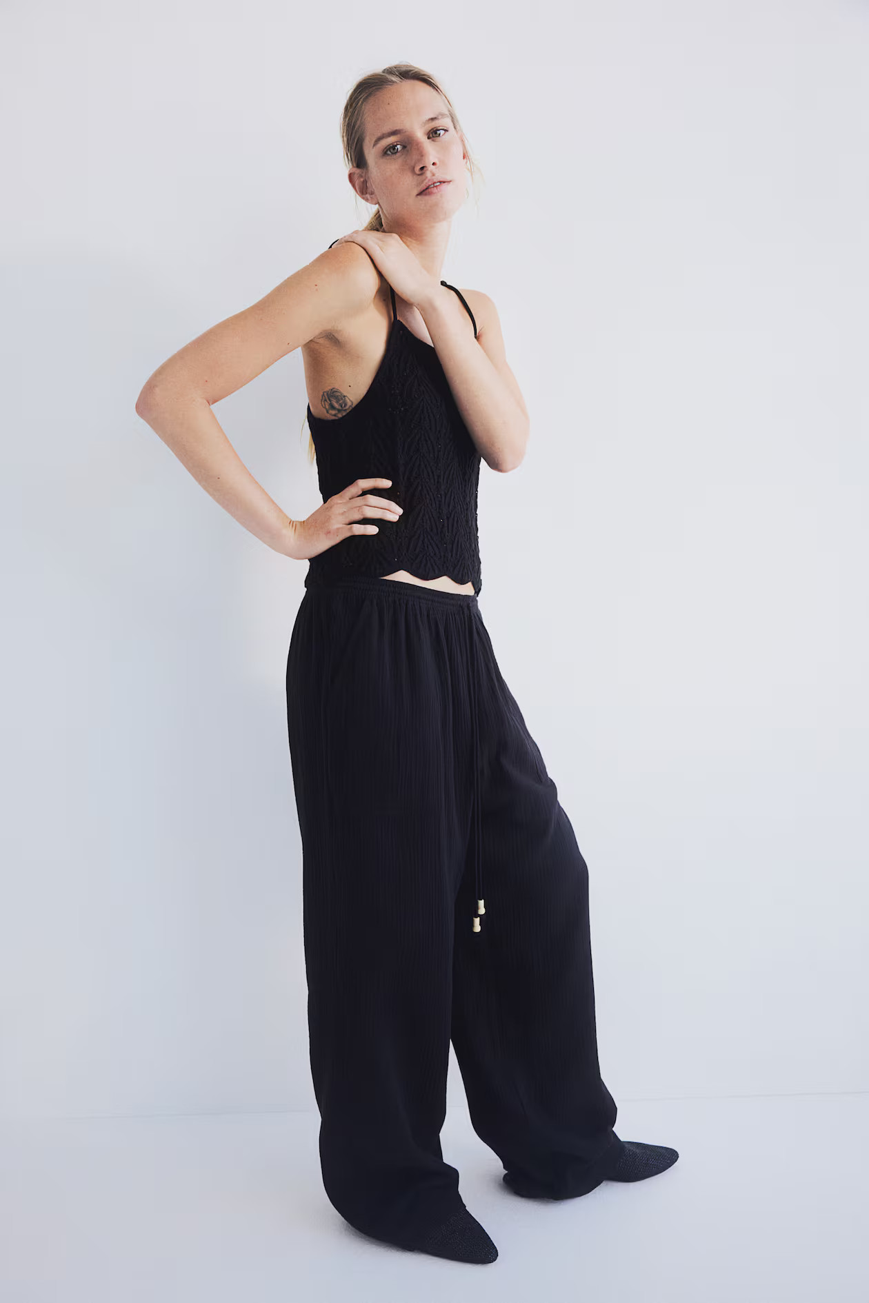 Muslin pull-on trousers - Regular waist - Long - Black - Ladies | H&M GB | H&M (UK, MY, IN, SG, PH, TW, HK)