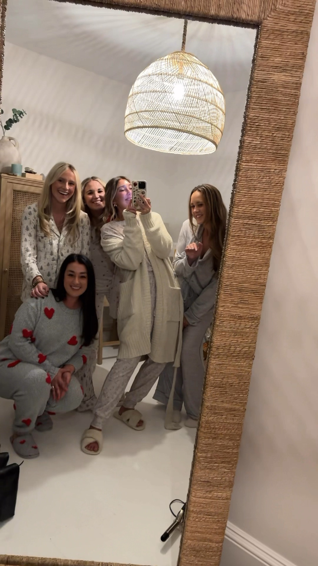 Holiday girls gathering at home! Attire: cozy @splendidla sets - they are 40% off! 