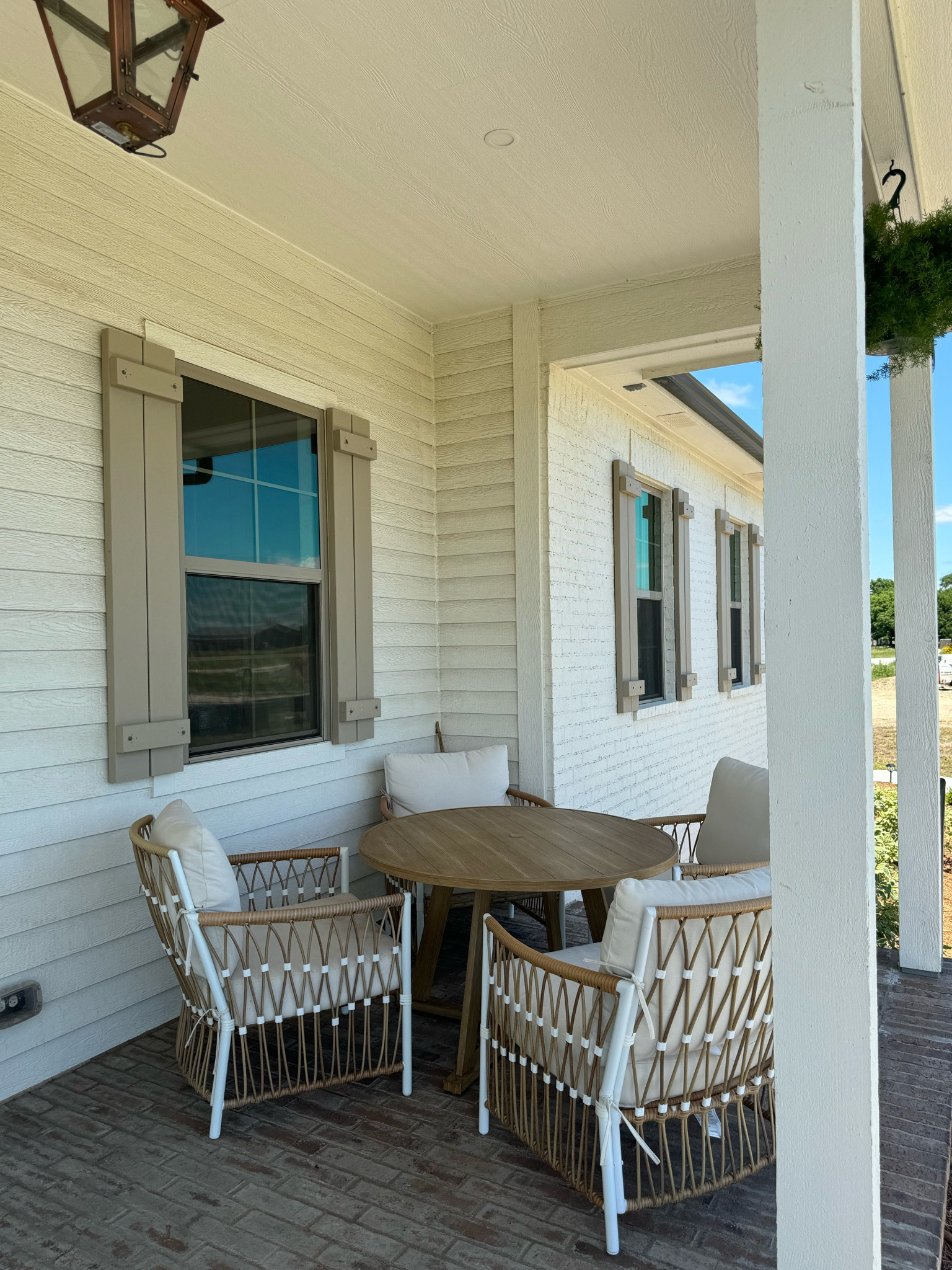 I need to power wash my house so bad but this set 😍

#LTKHome #LTKU #LTKFamily