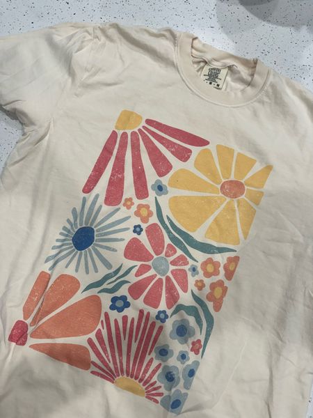 Floral tee shirt use code chloe20

#LTKSeasonal #LTKGiftGuide