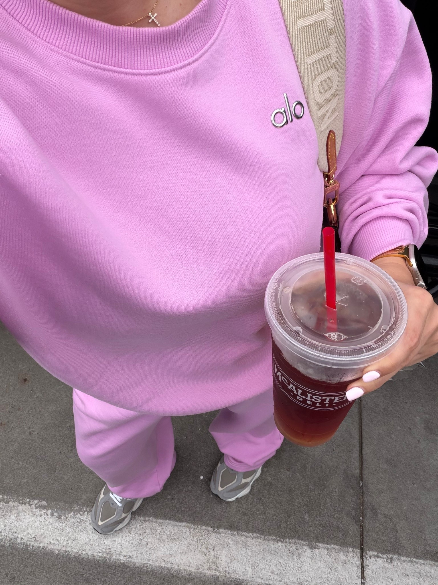 OOTD 
Alo set small
New balance tts 

#LTKootd